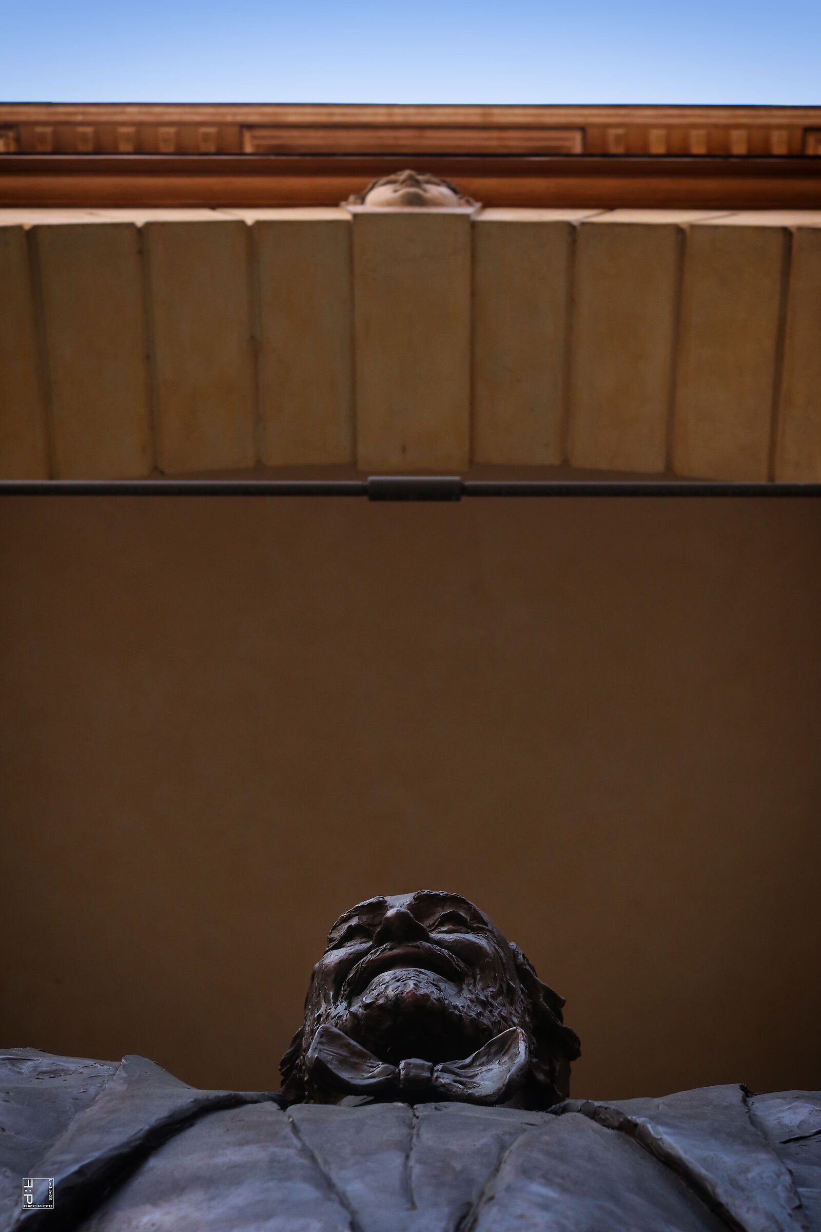 Modena, monumento a Luciano Pavarotti