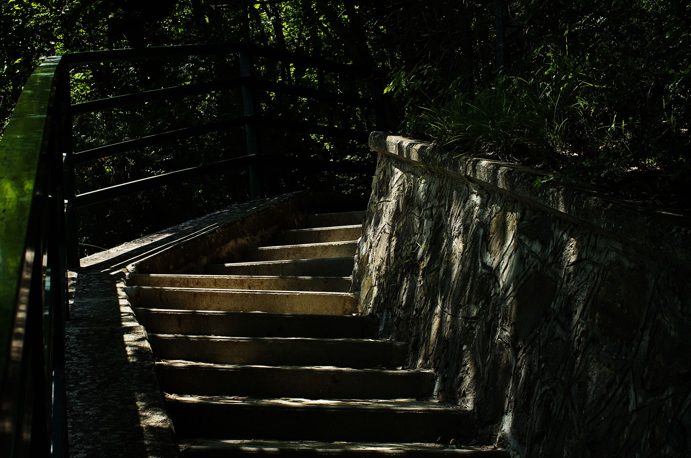 Luce ed ombra sulle scale