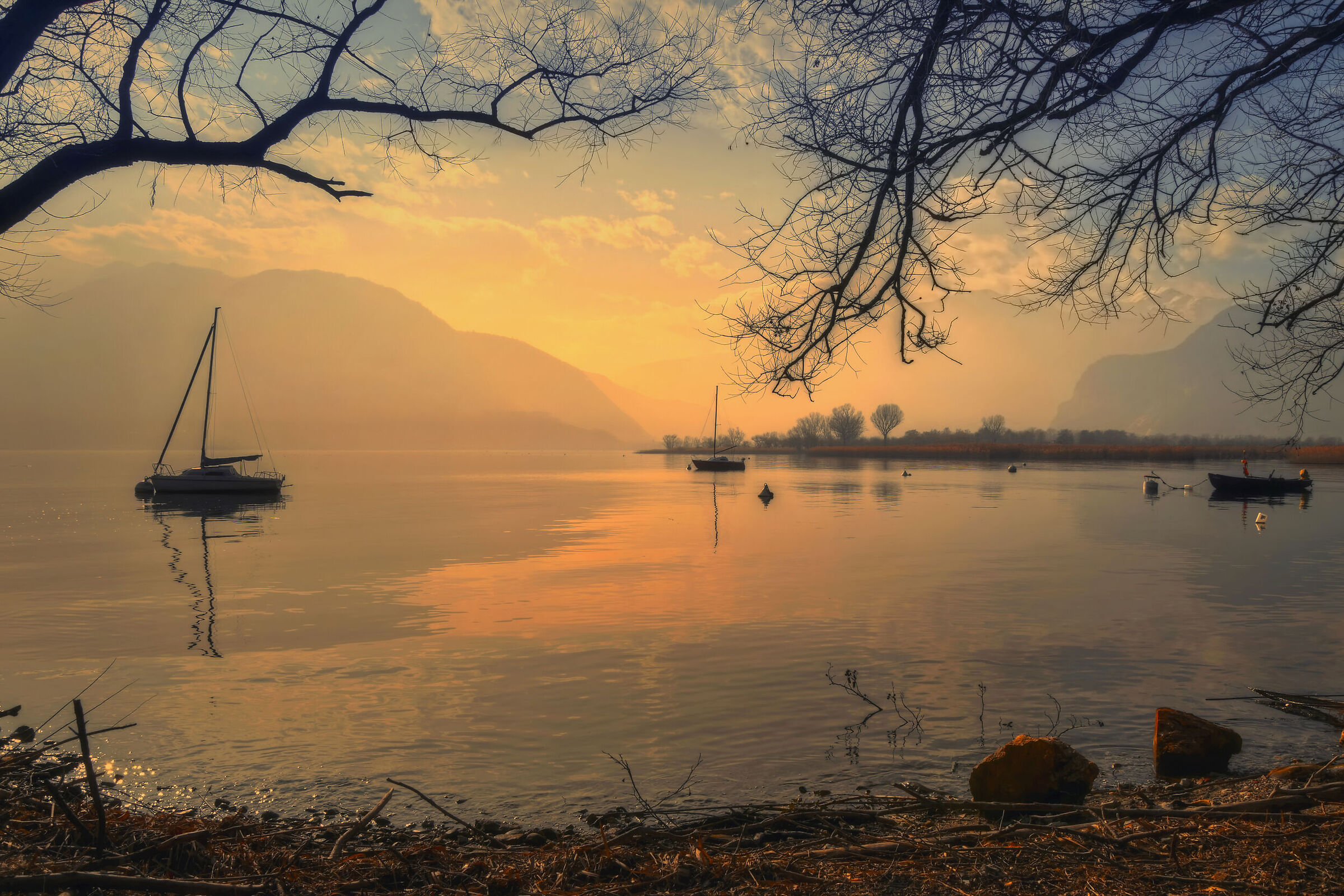 Lake atmosphere