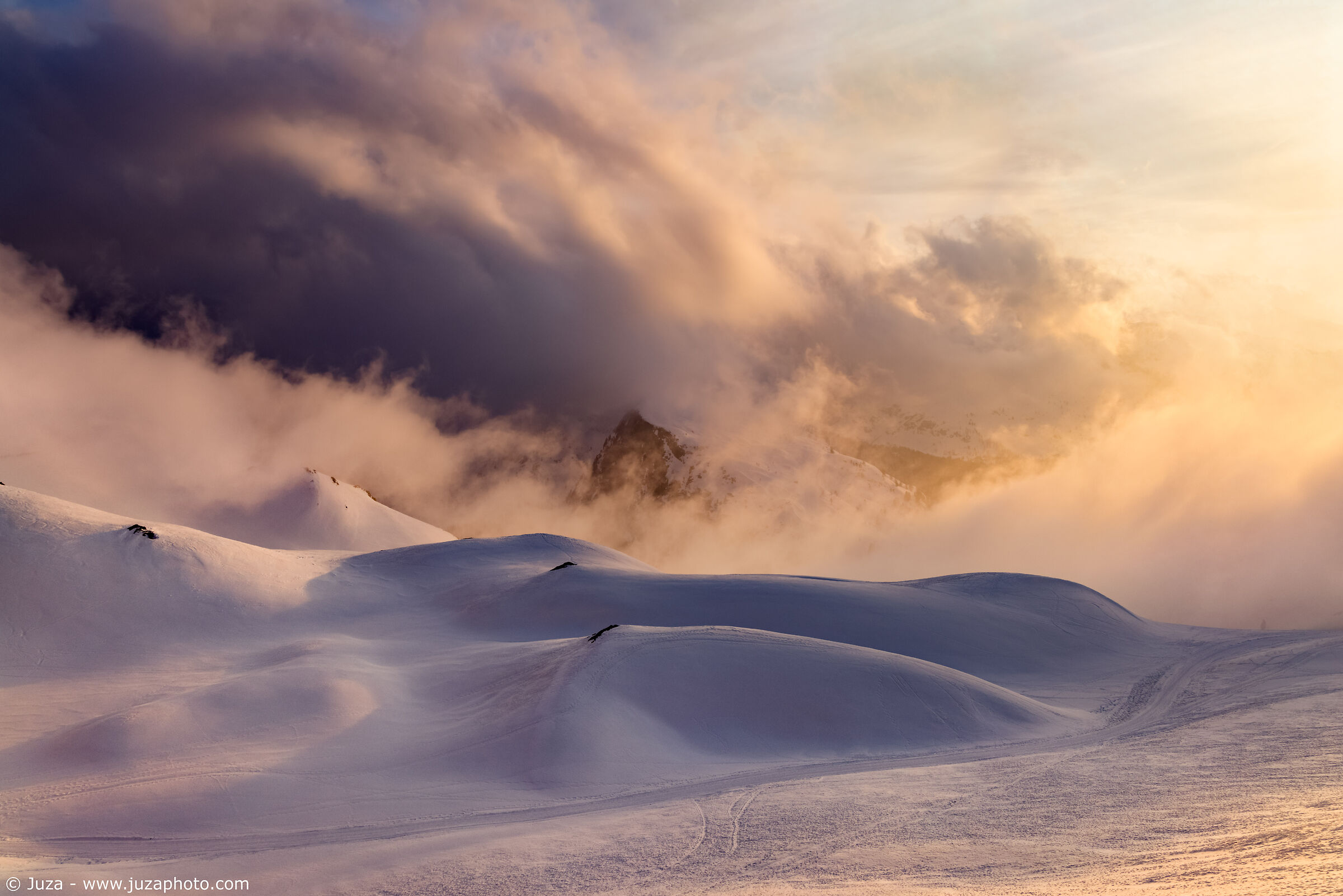 Il tramonto sopra Passo Rolle