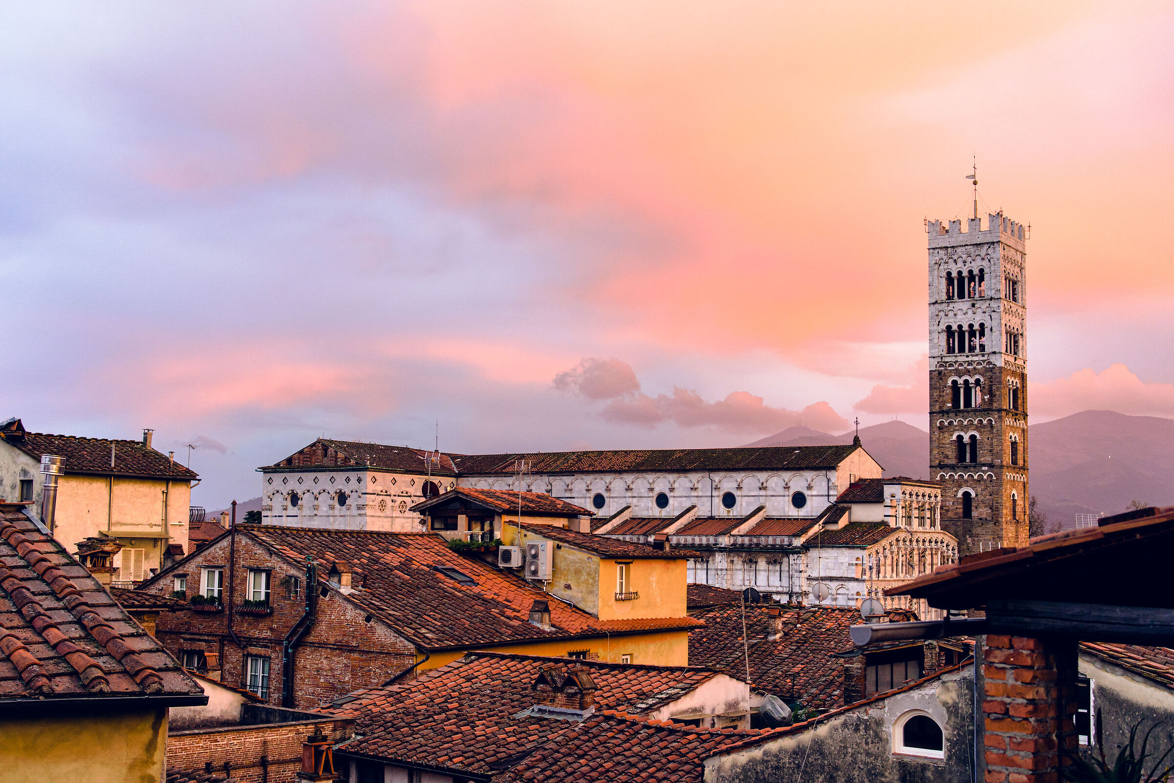 Il duomo tra i tetti