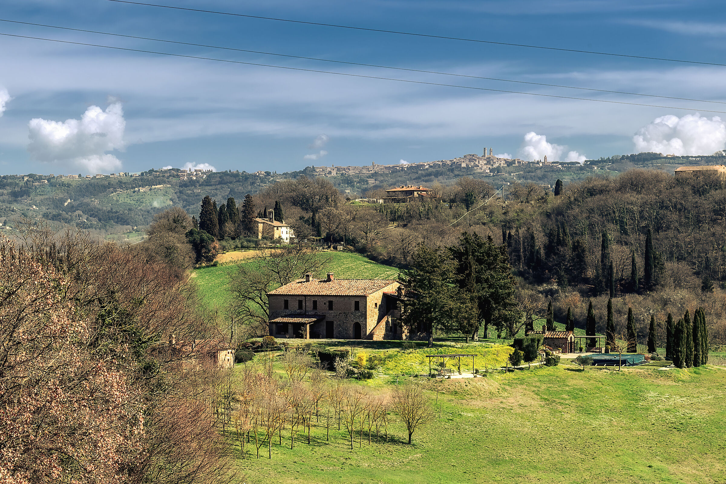 valdichiana meridionale ,su sfondo citta' della pieve