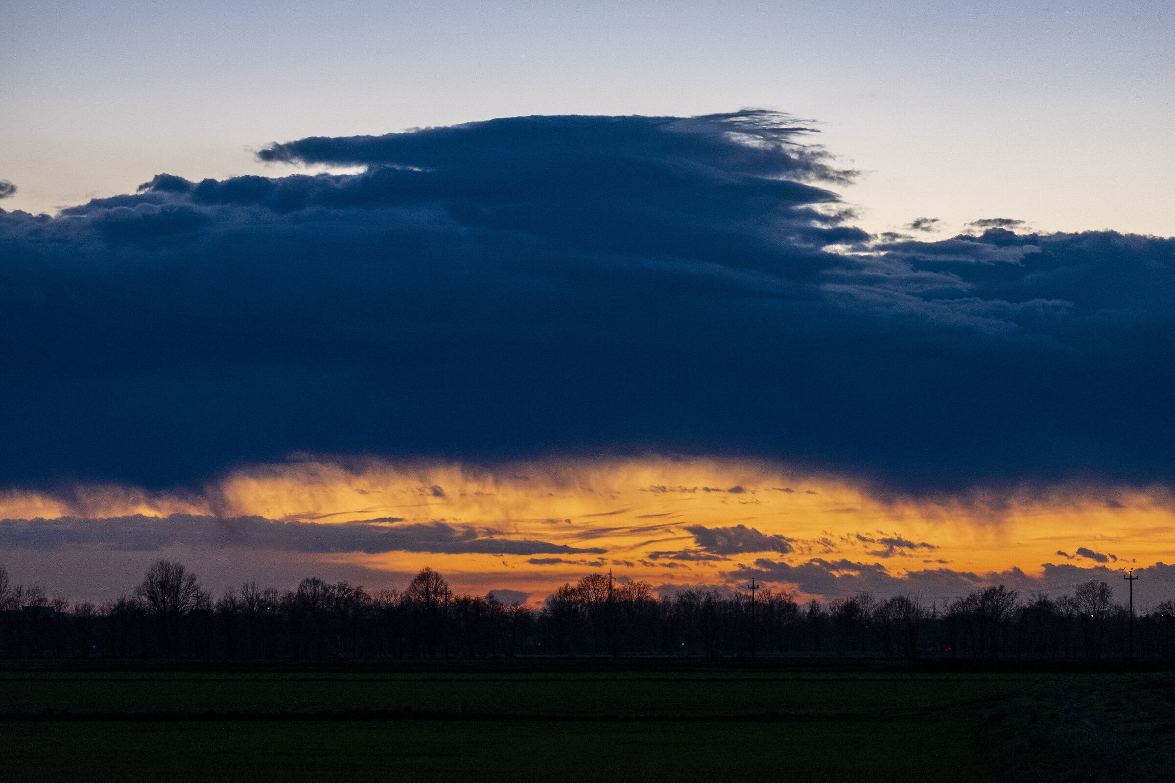 Tramonto tra sole e pioggia