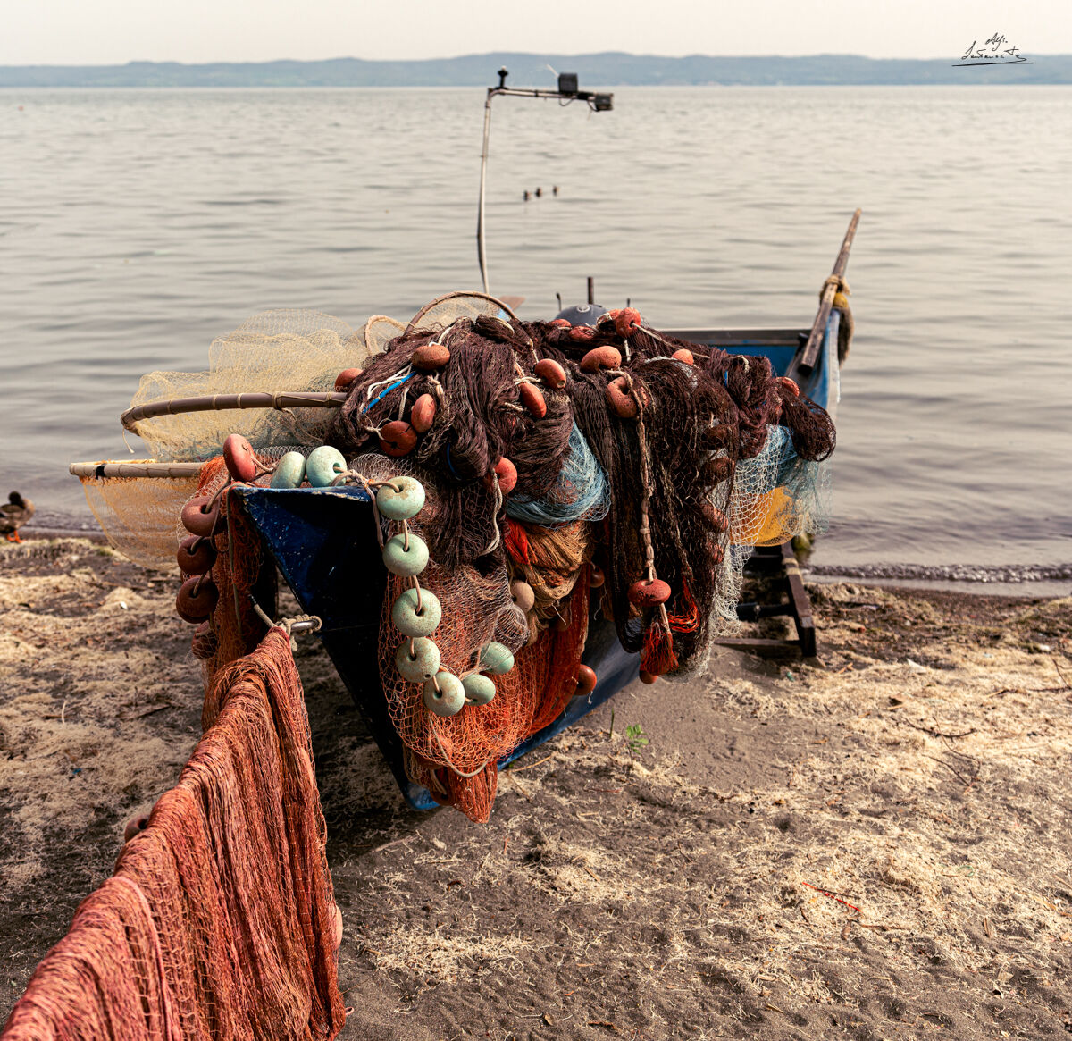 Barca di pescatori sul lago di Bolsena