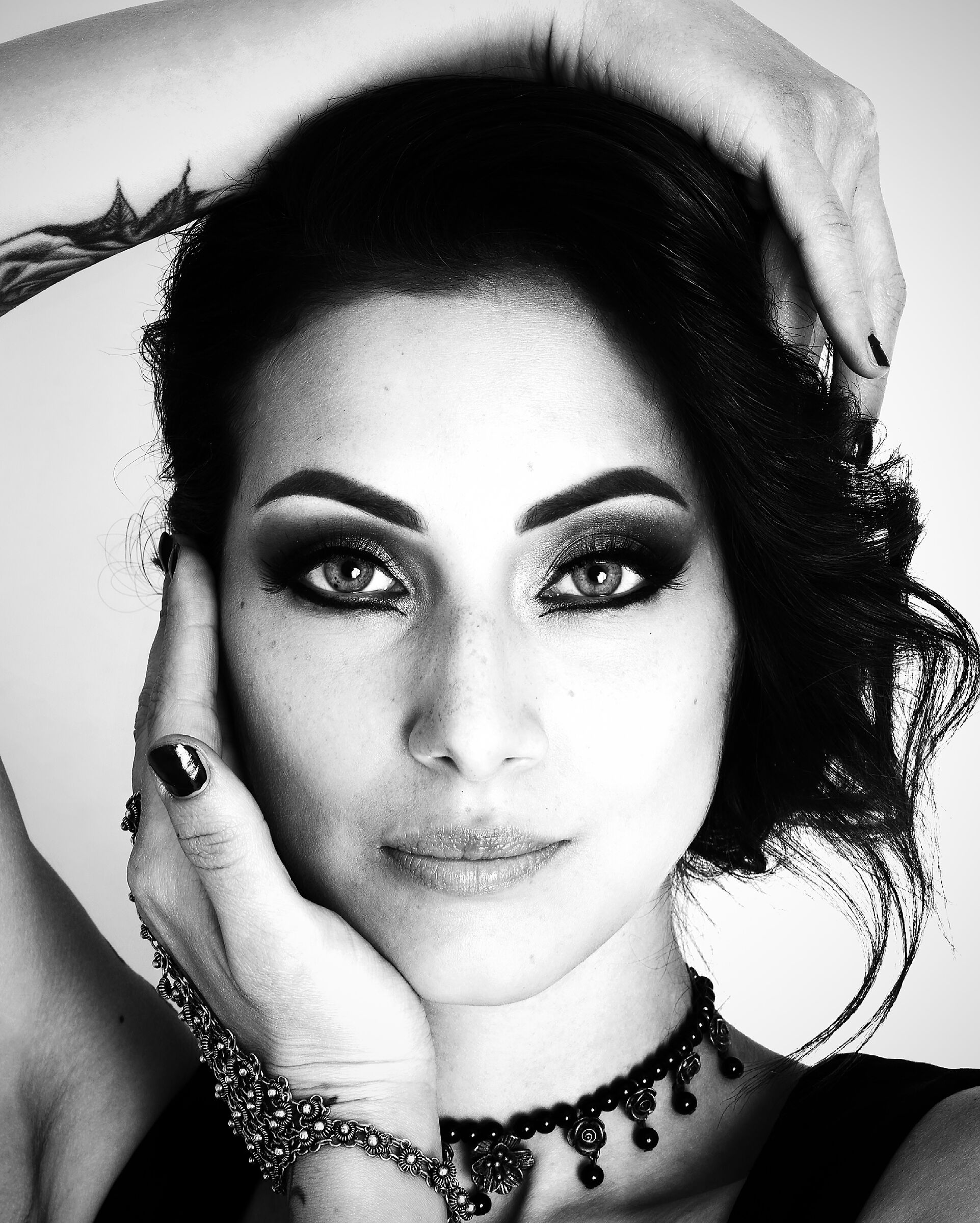 Portrait b/w Antonella