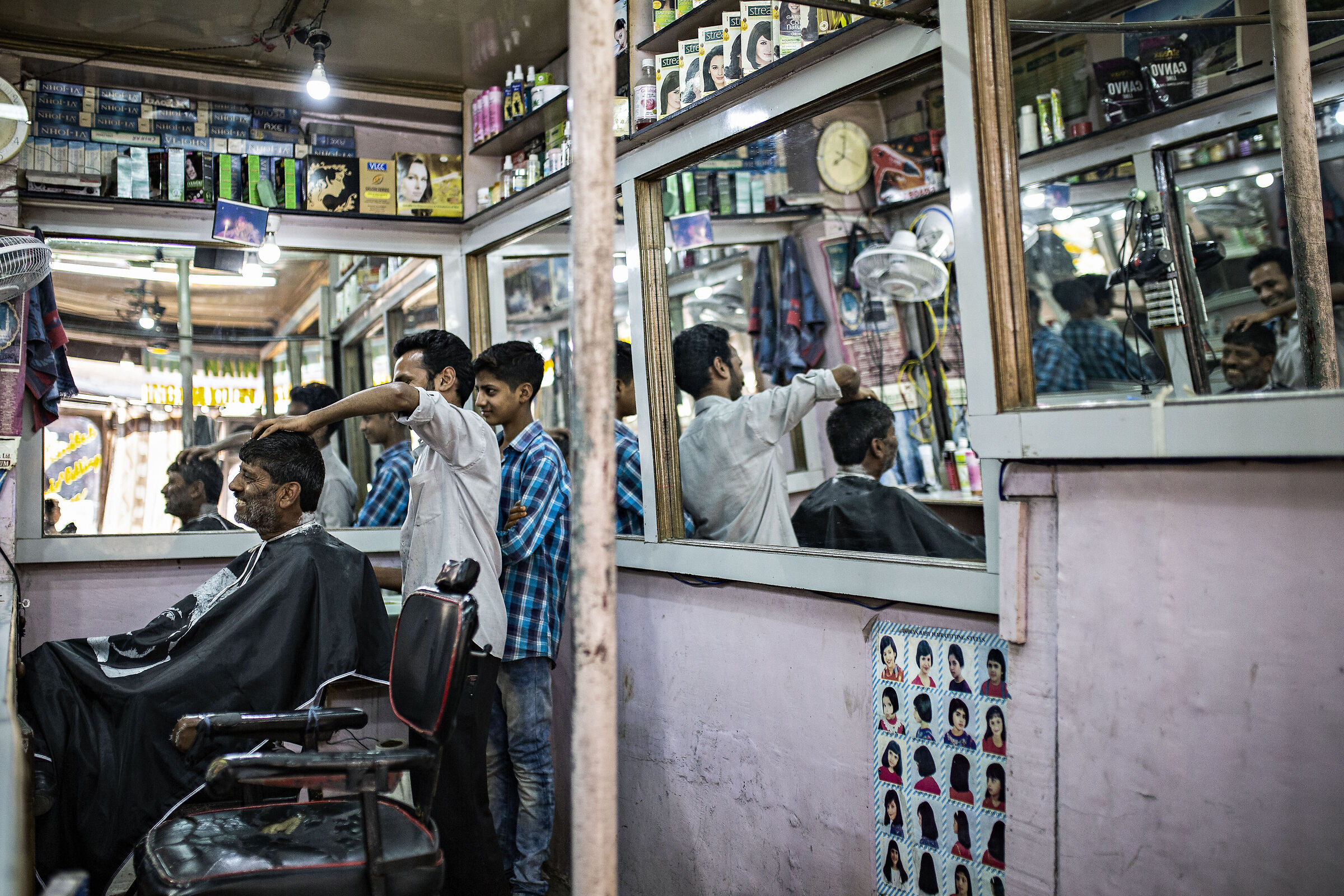 Barbiere tra gli specchi