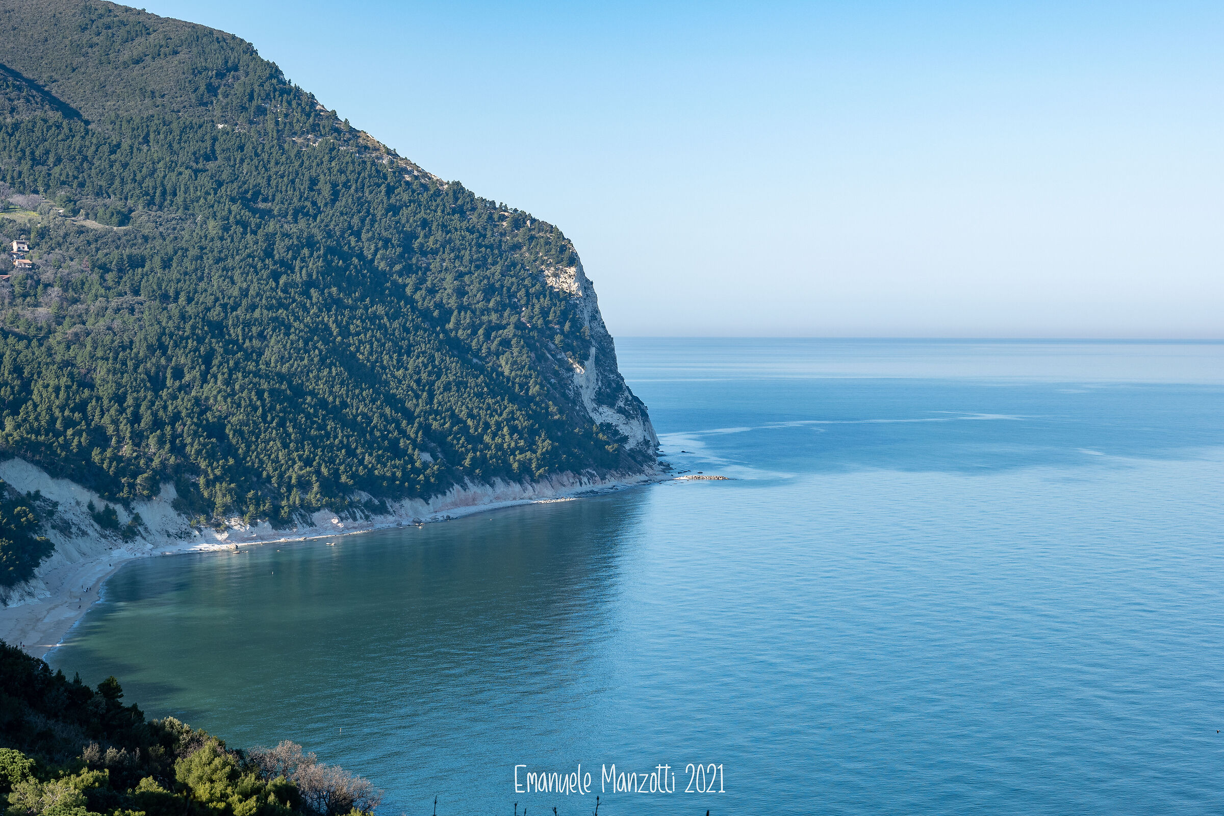 Mare calmo sul Conero