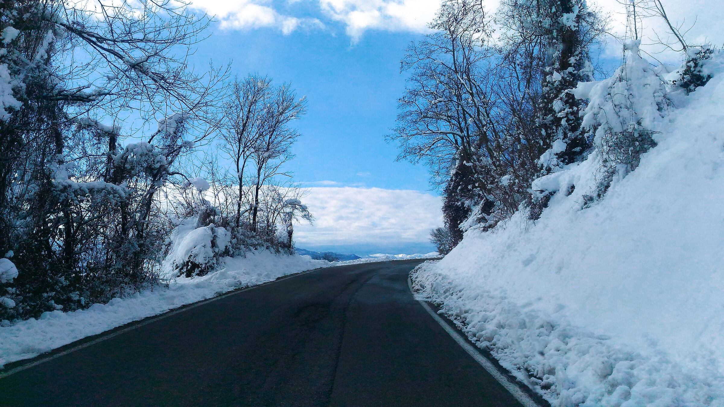 Between clouds and snow