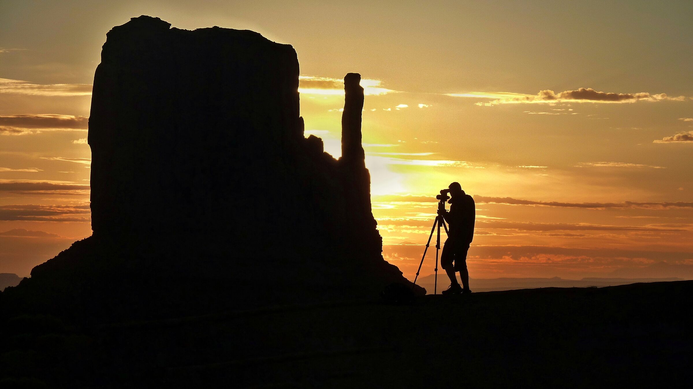 Sunrise at Monument Valley 02