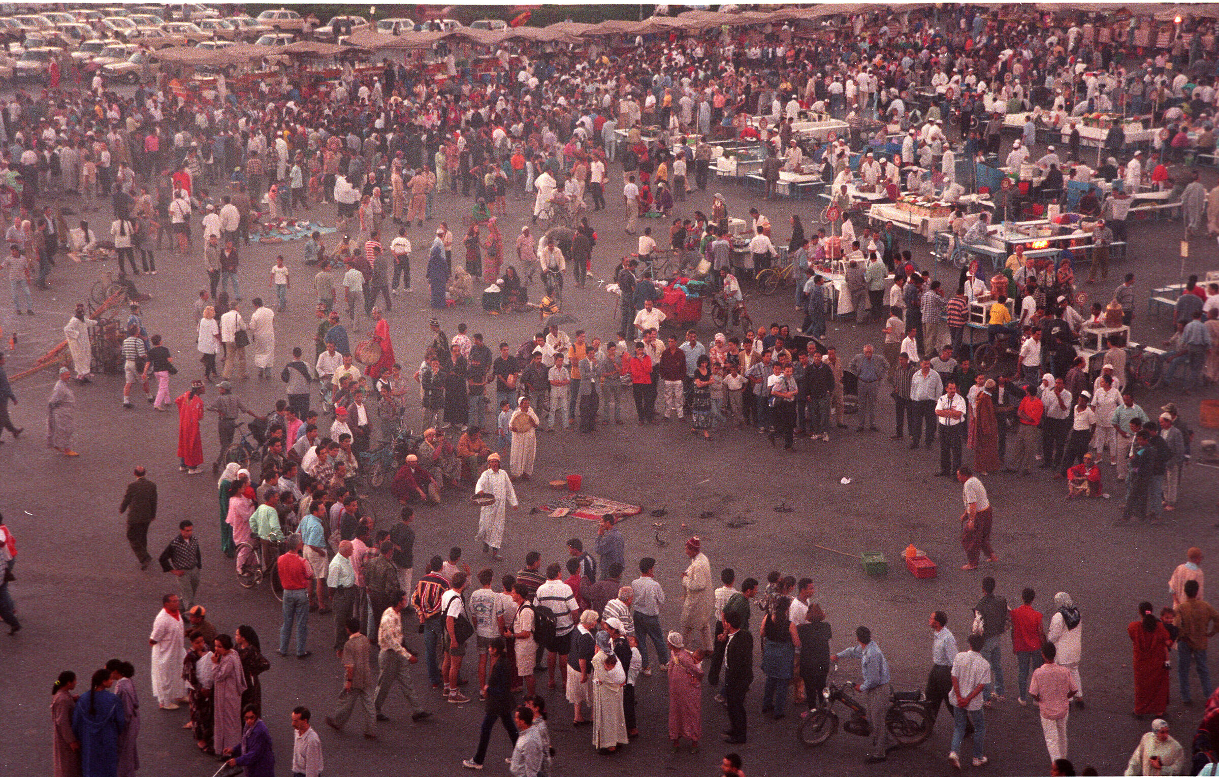 Marrakech , Piace Jemas el-Fna all'imbrunire