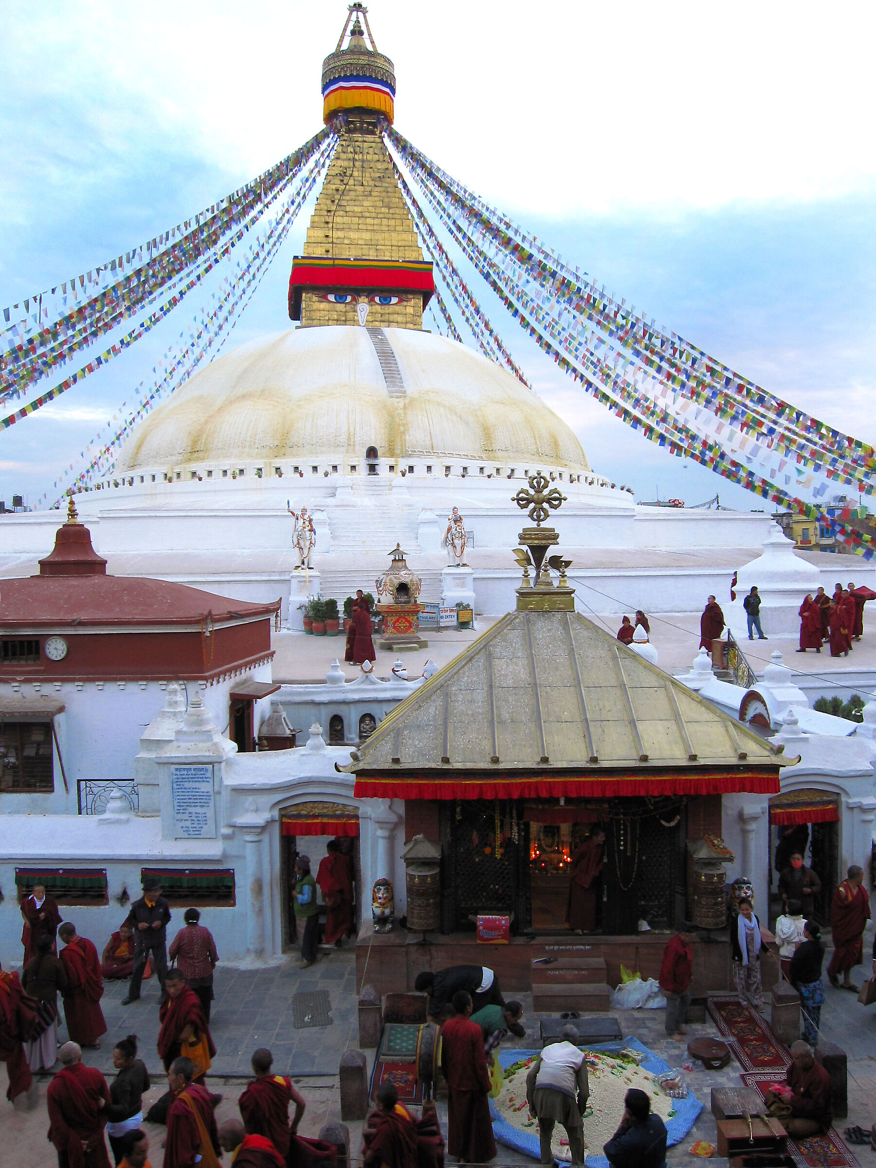 Preparazione cerimonia a Bodhnath