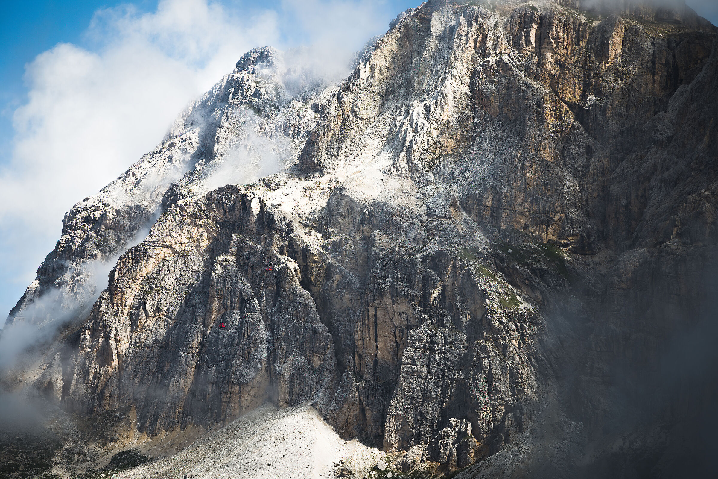 Una mattinata velata al passo del Falzarego