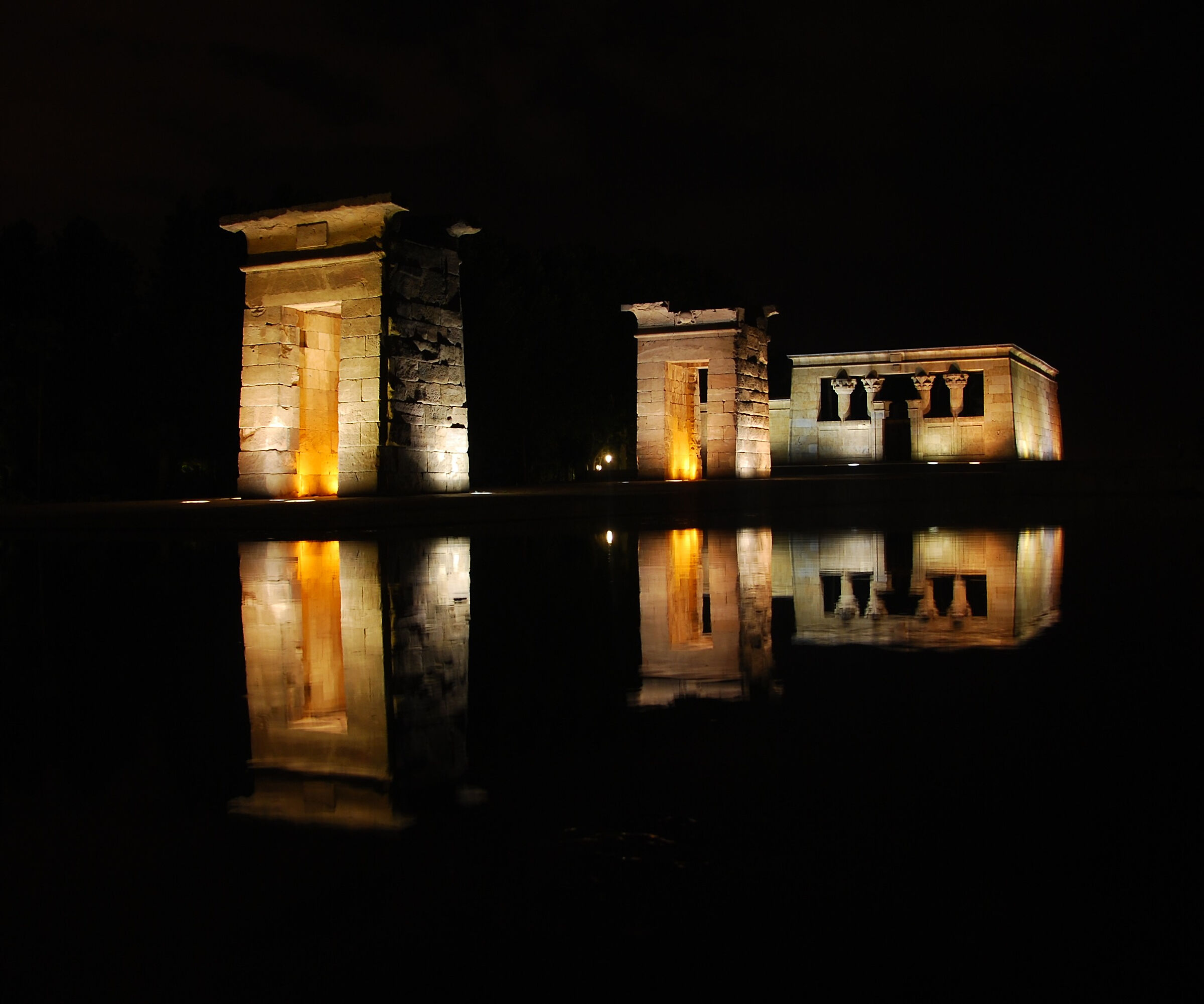 Debod nel buio