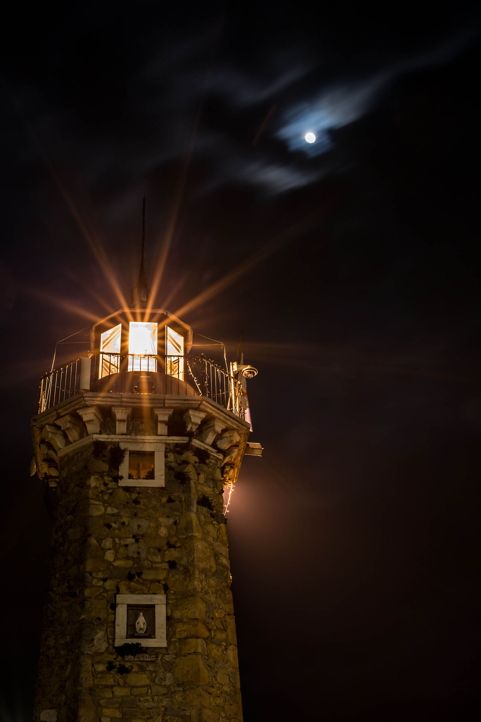 la luna,il faro,il silenzio