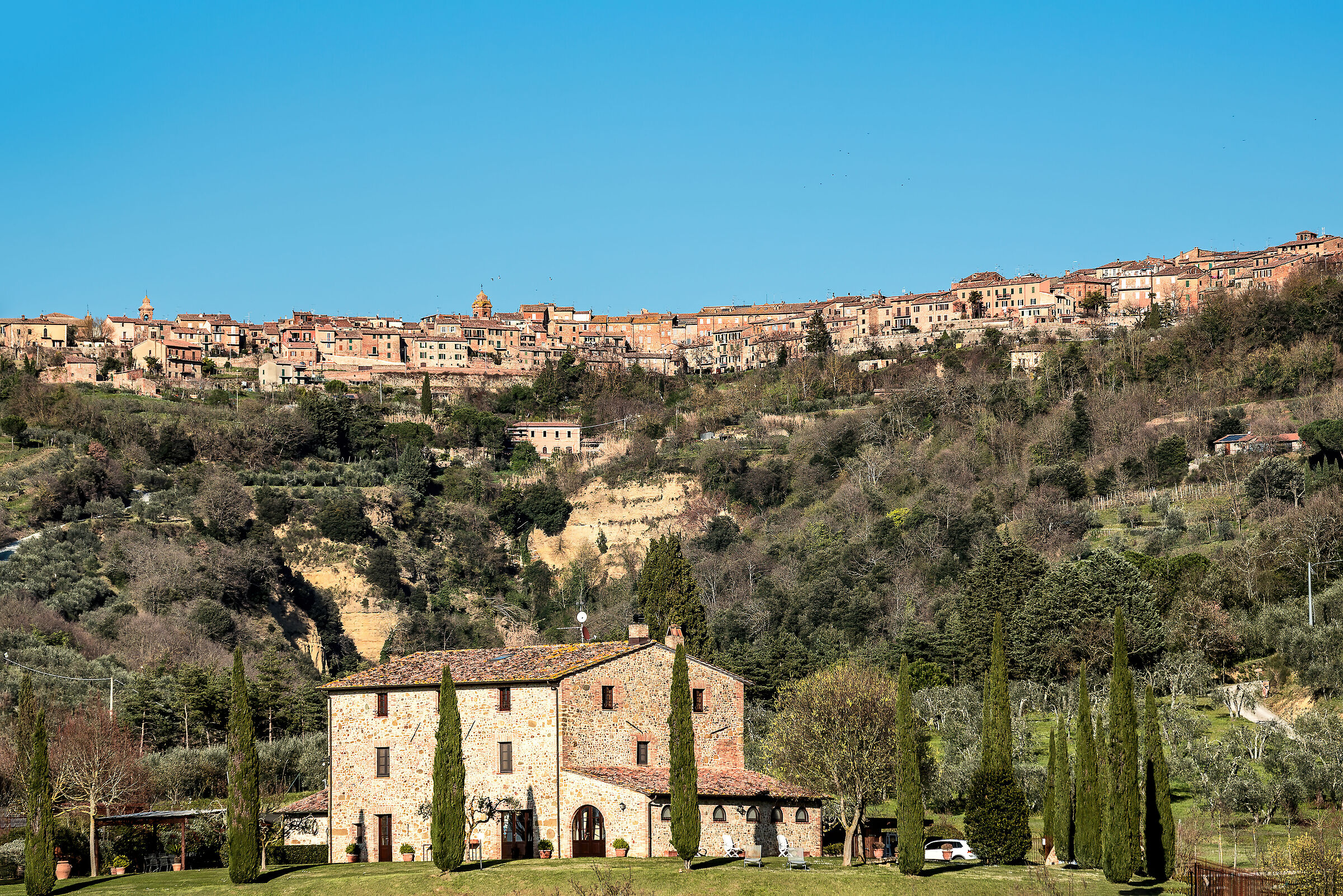 citta' della pieve sullo sfondo