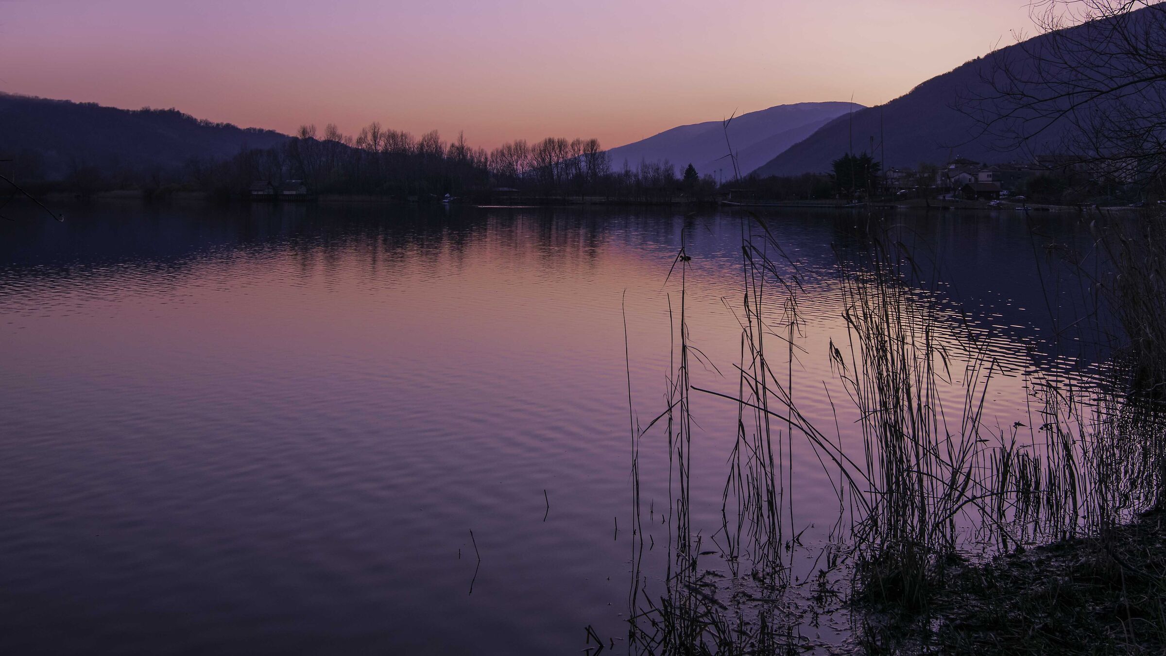 Tramonto sul lago