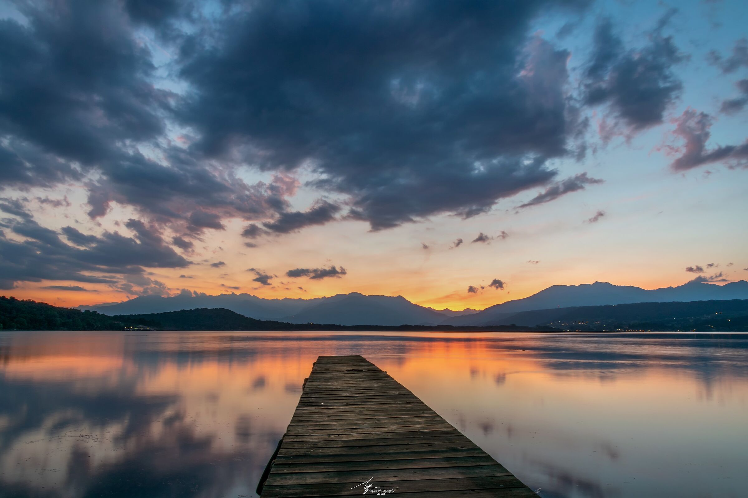 Un tramonto verso il termine di una calda sera d'estate