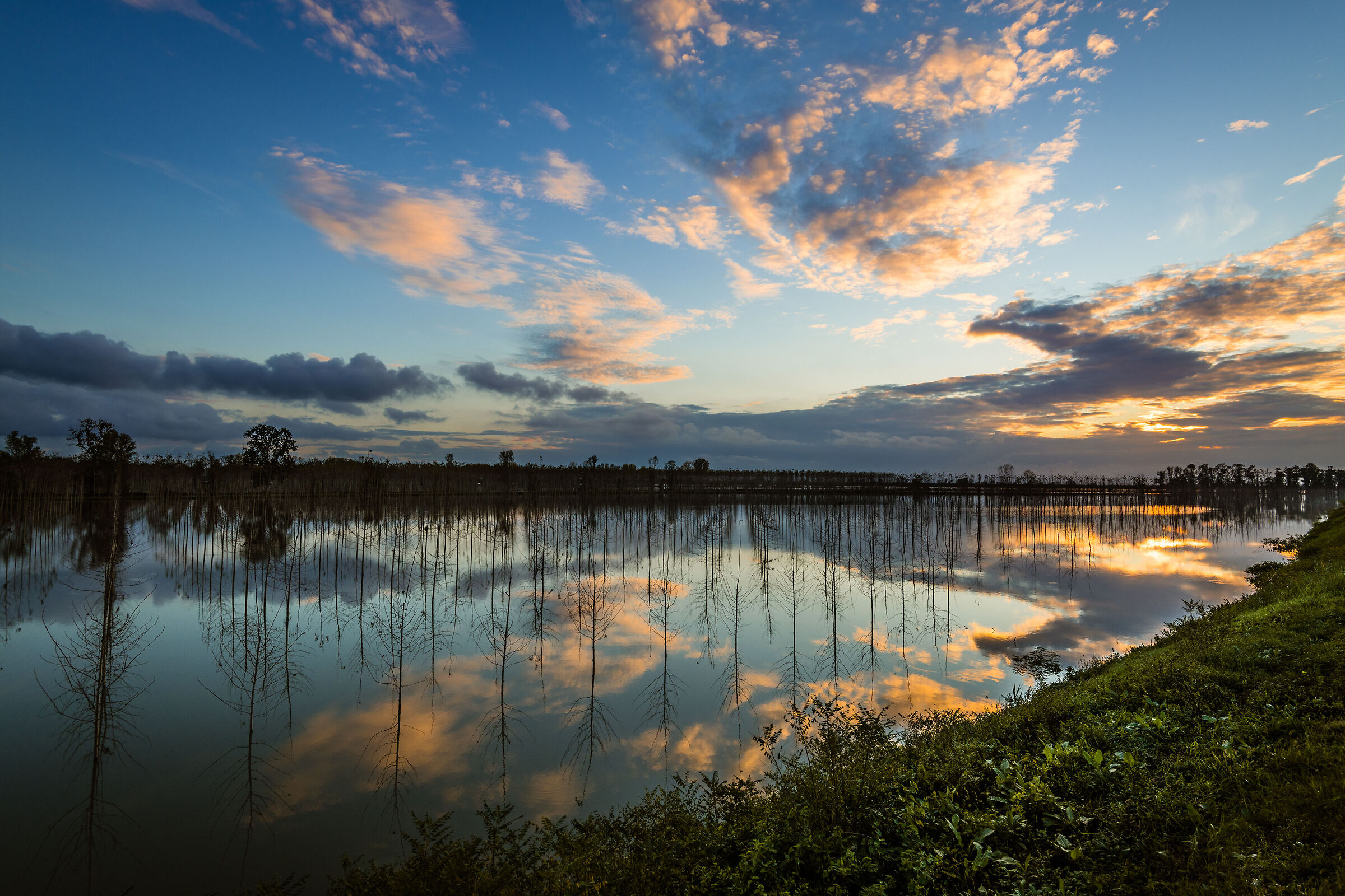 The sky is reflected in the Po