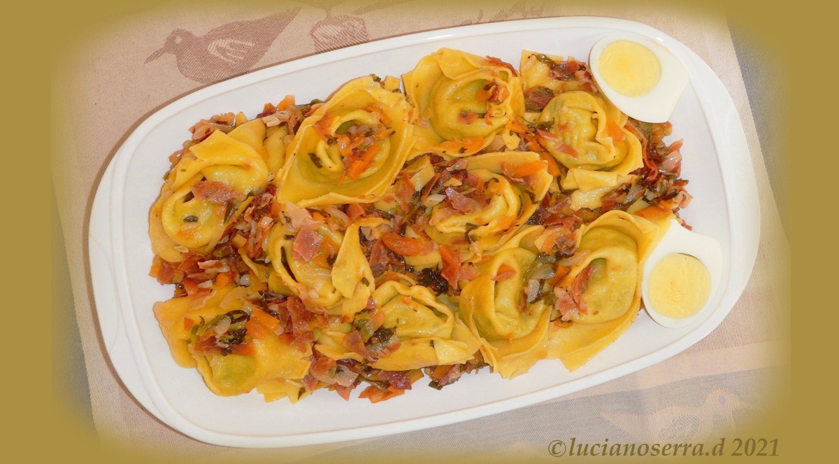 Tortelloni stuffed with speck