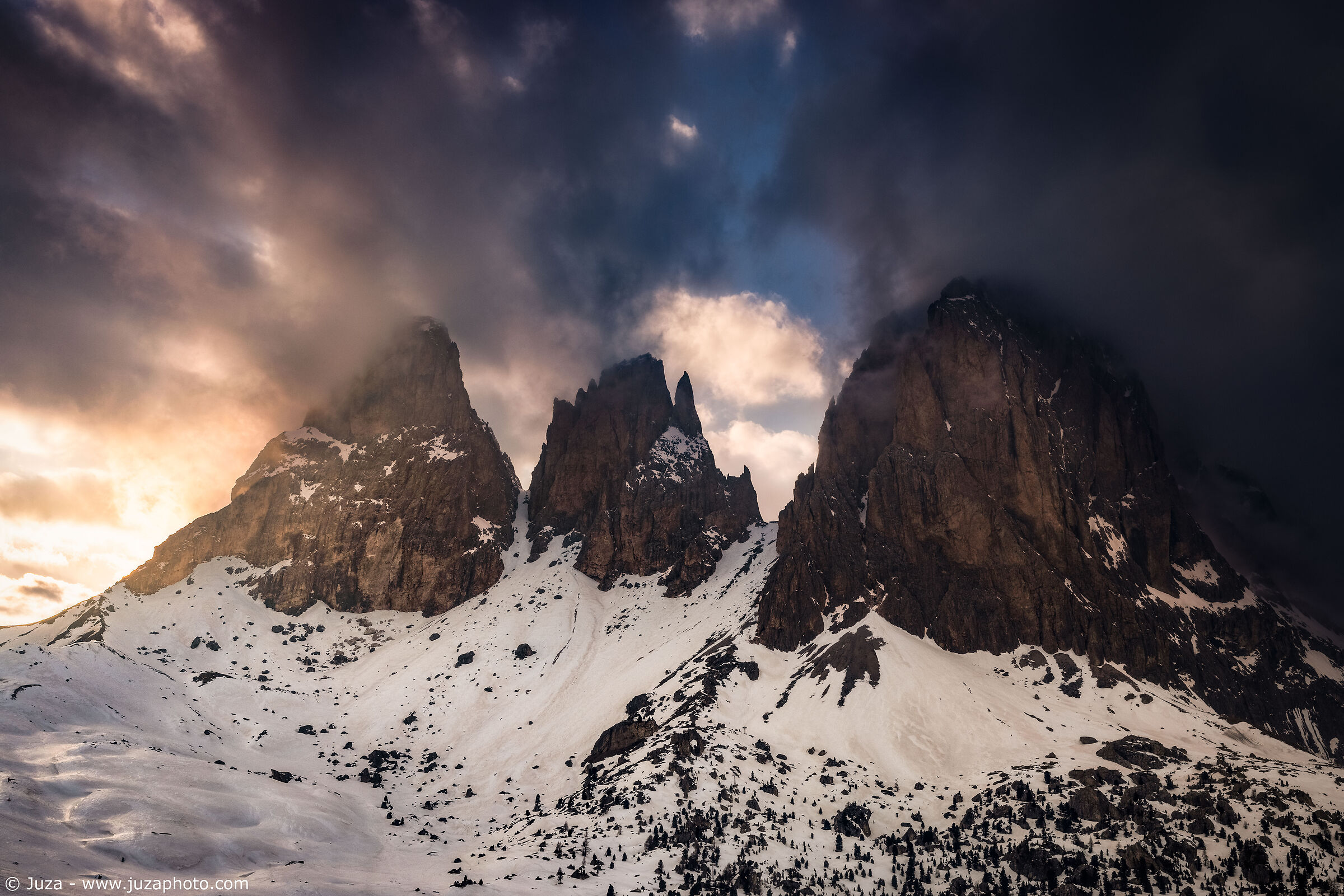 Tramonto e nuvole sul Sassolungo