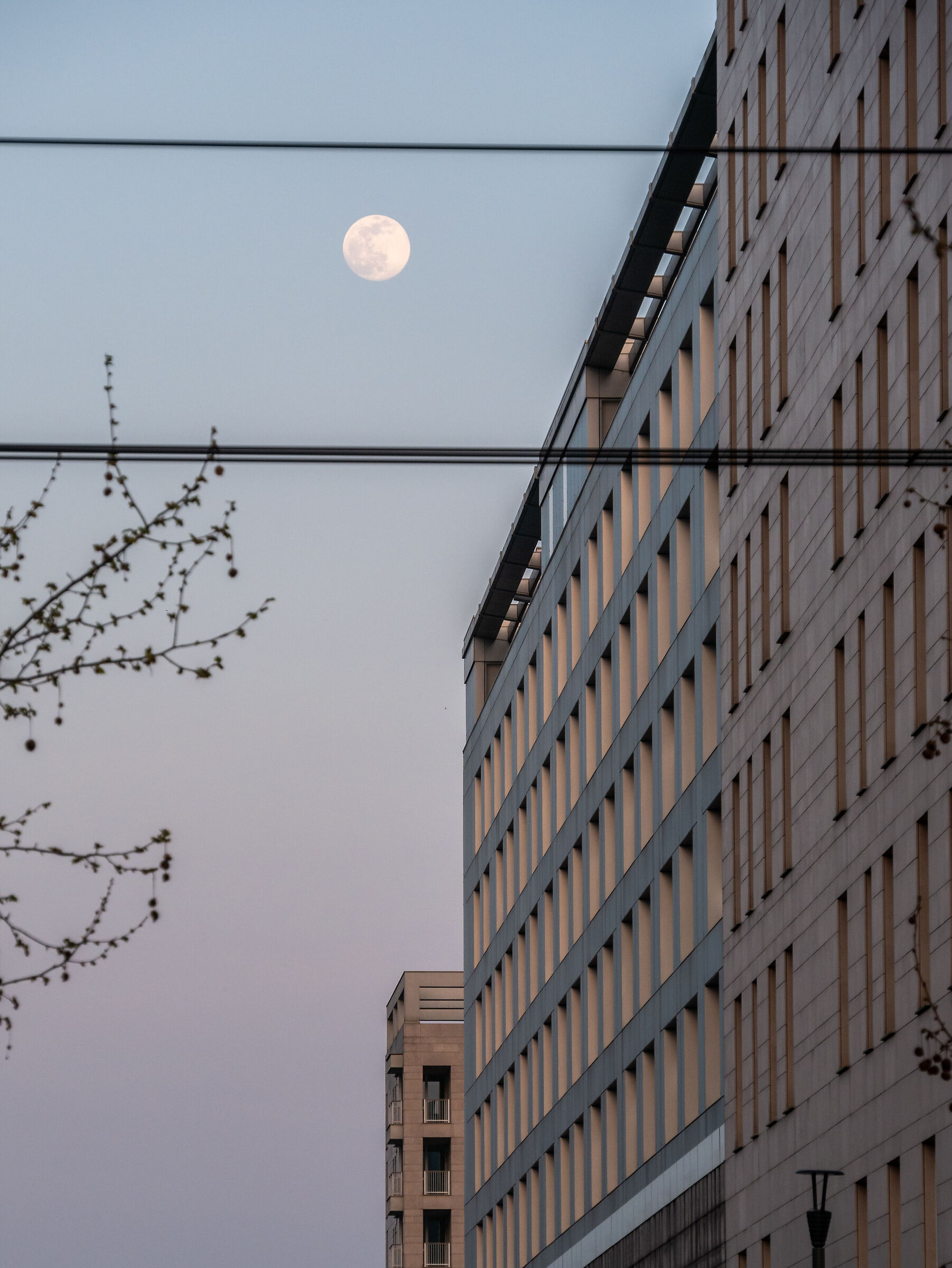 Full Moon - Milan