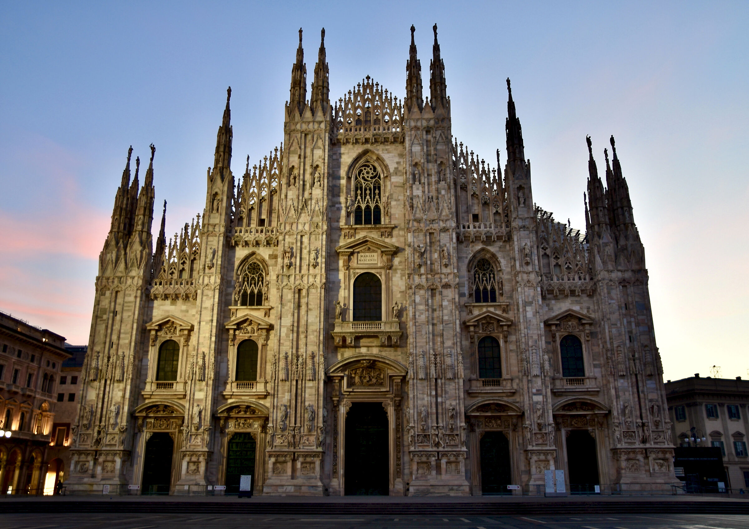 El Dom de Milan at dawn...