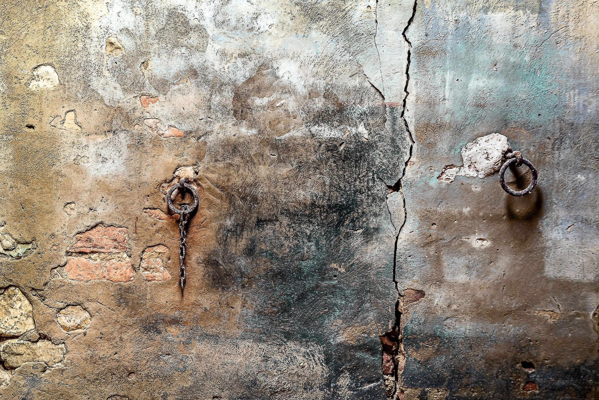 particular farmhouses abandoned umbria/tuscany