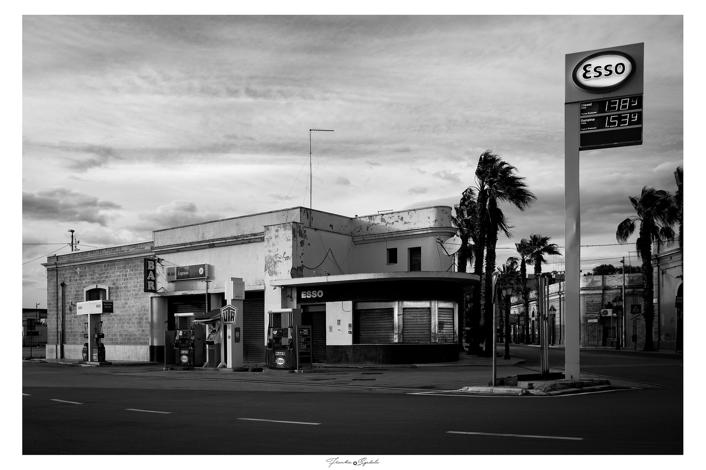 Stazione carburanti EssO - Taranto