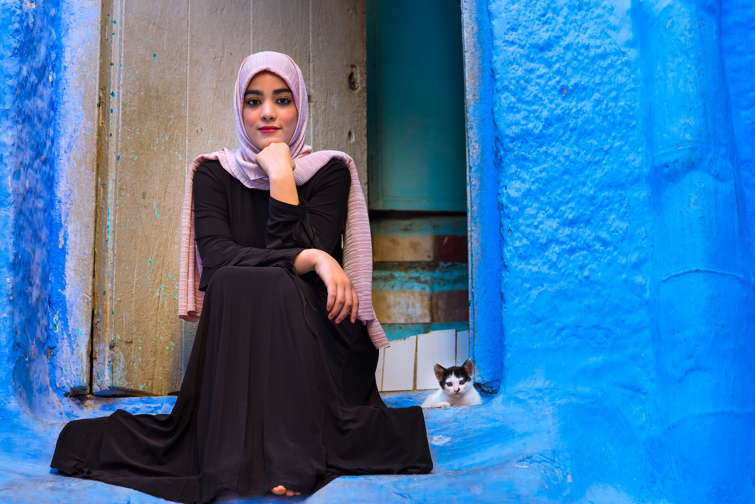 Monia et le petit chat