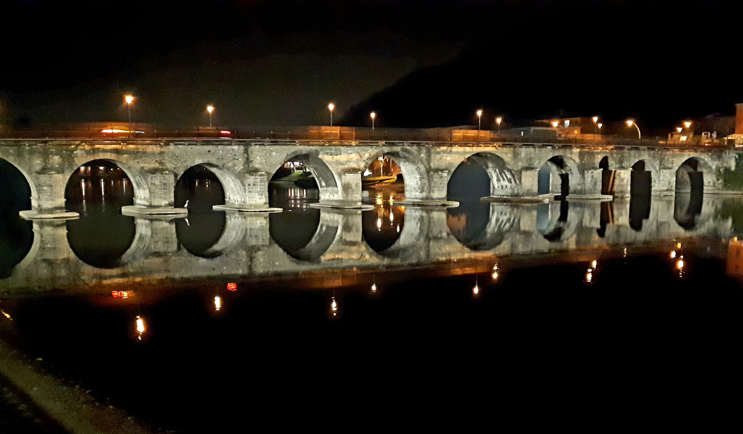 Riflessi. Ponte Azzone Visconti Lecco