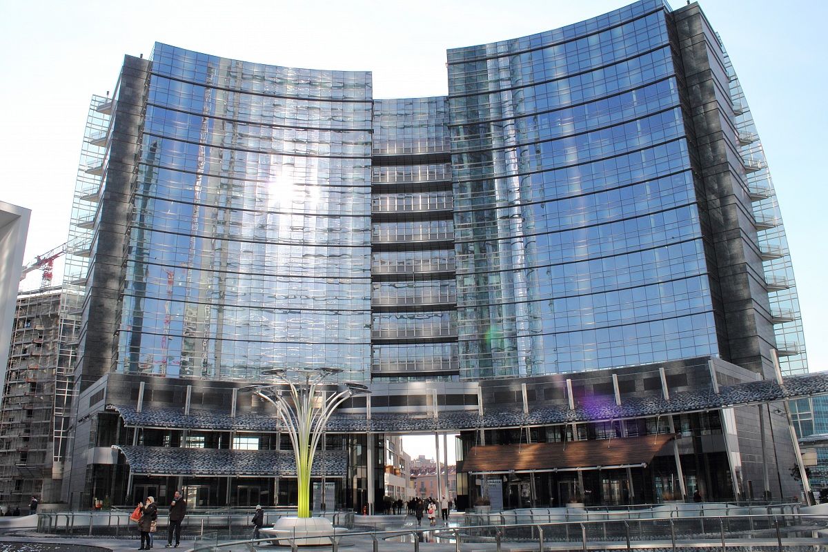 Piazza Gae Aulenti 03