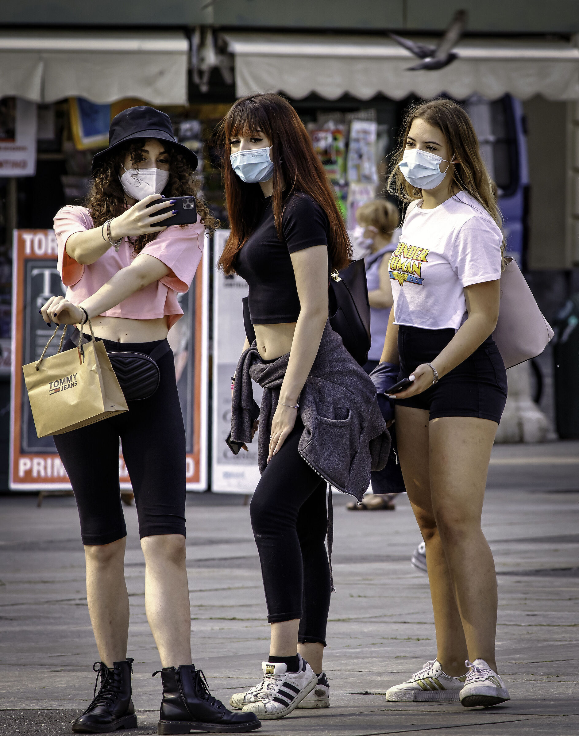 Triselfie mascherinato