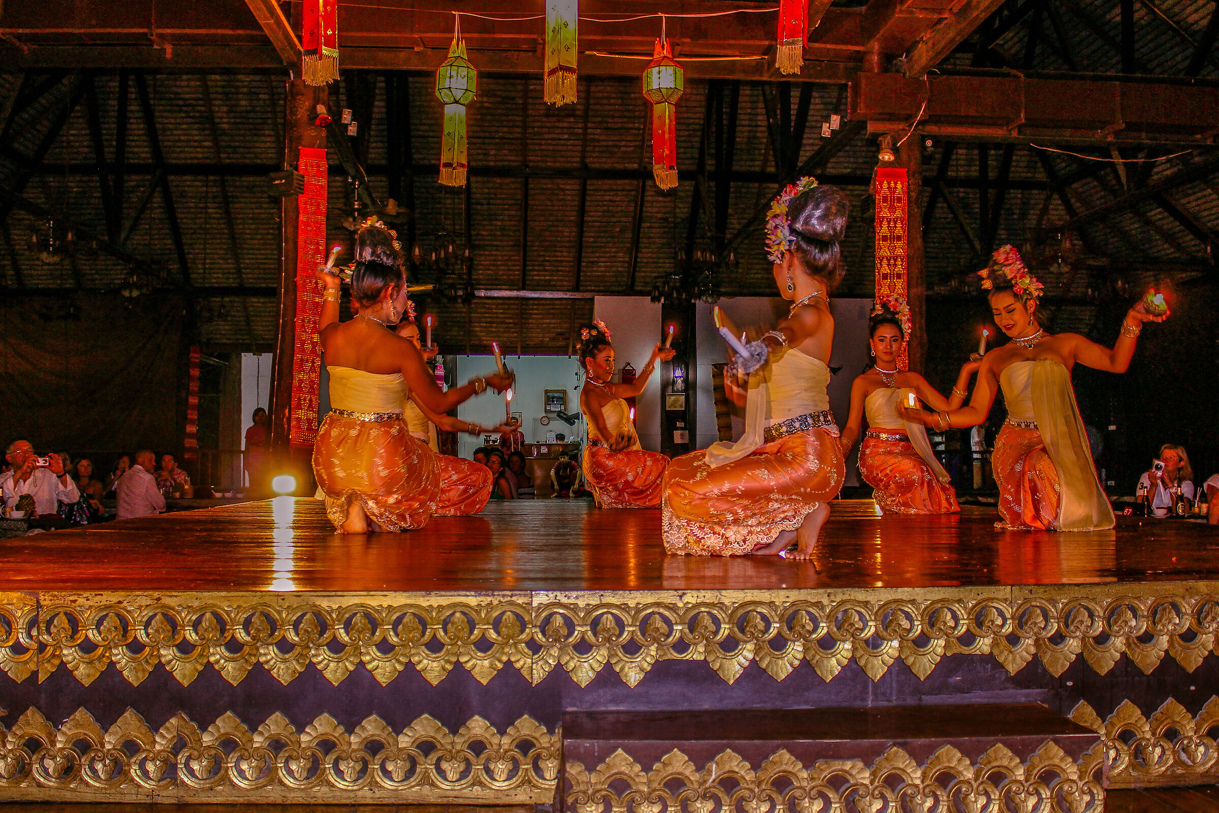 thai dancers