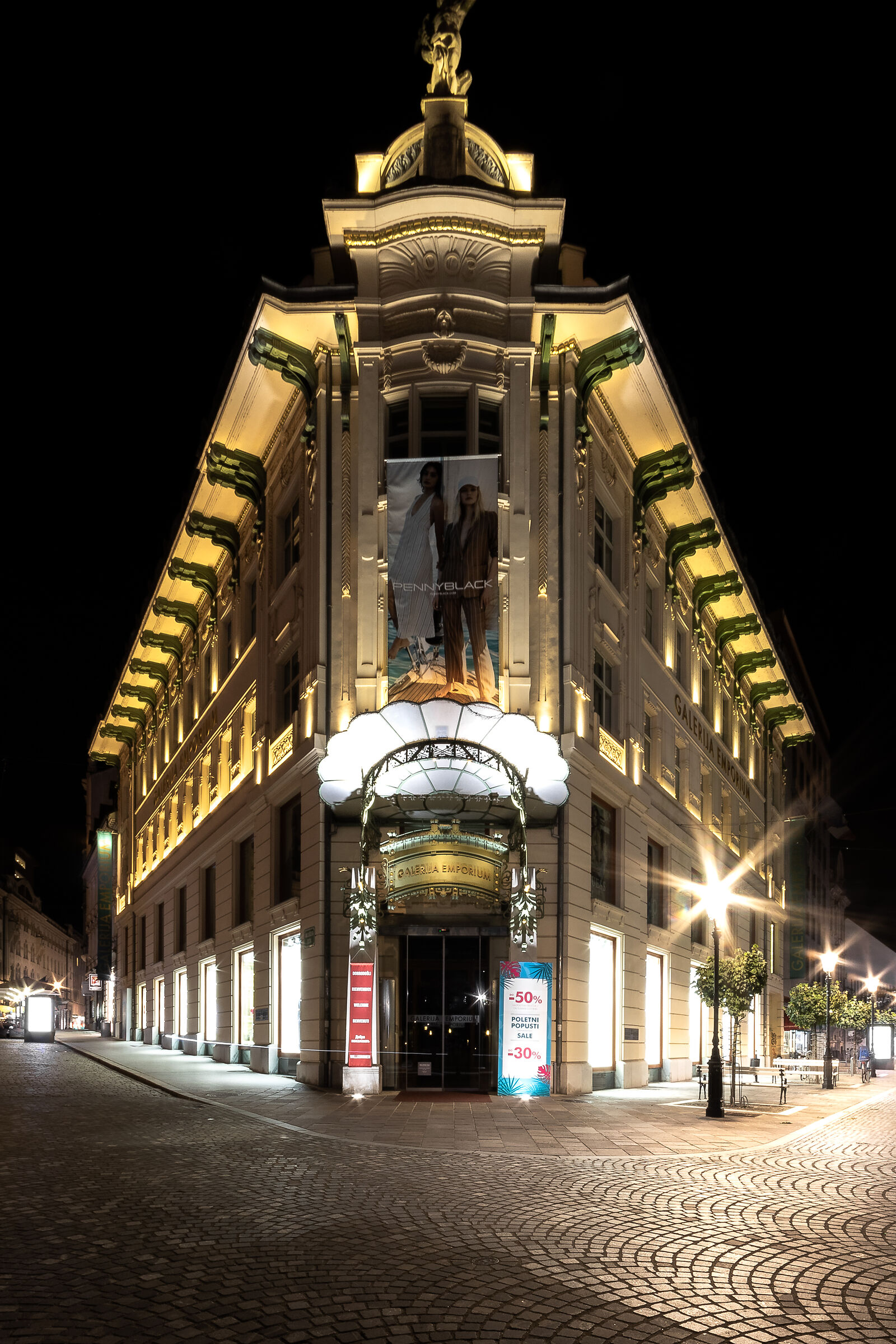 Notturna alla galleria Emporium