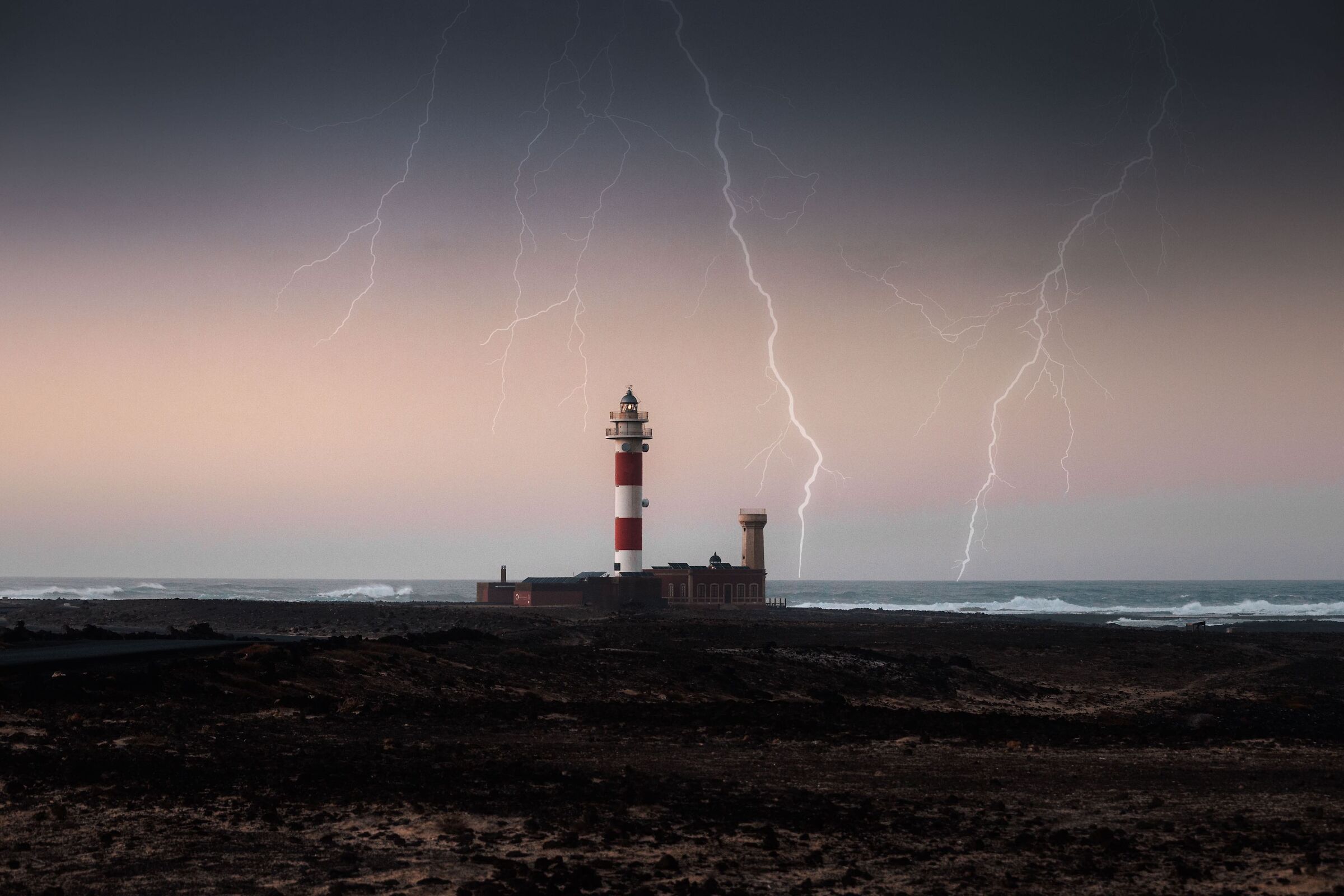 Toston Point lighthouse during the storm