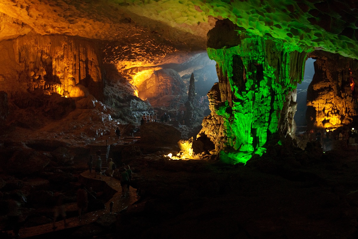 halong bay (vietnam)