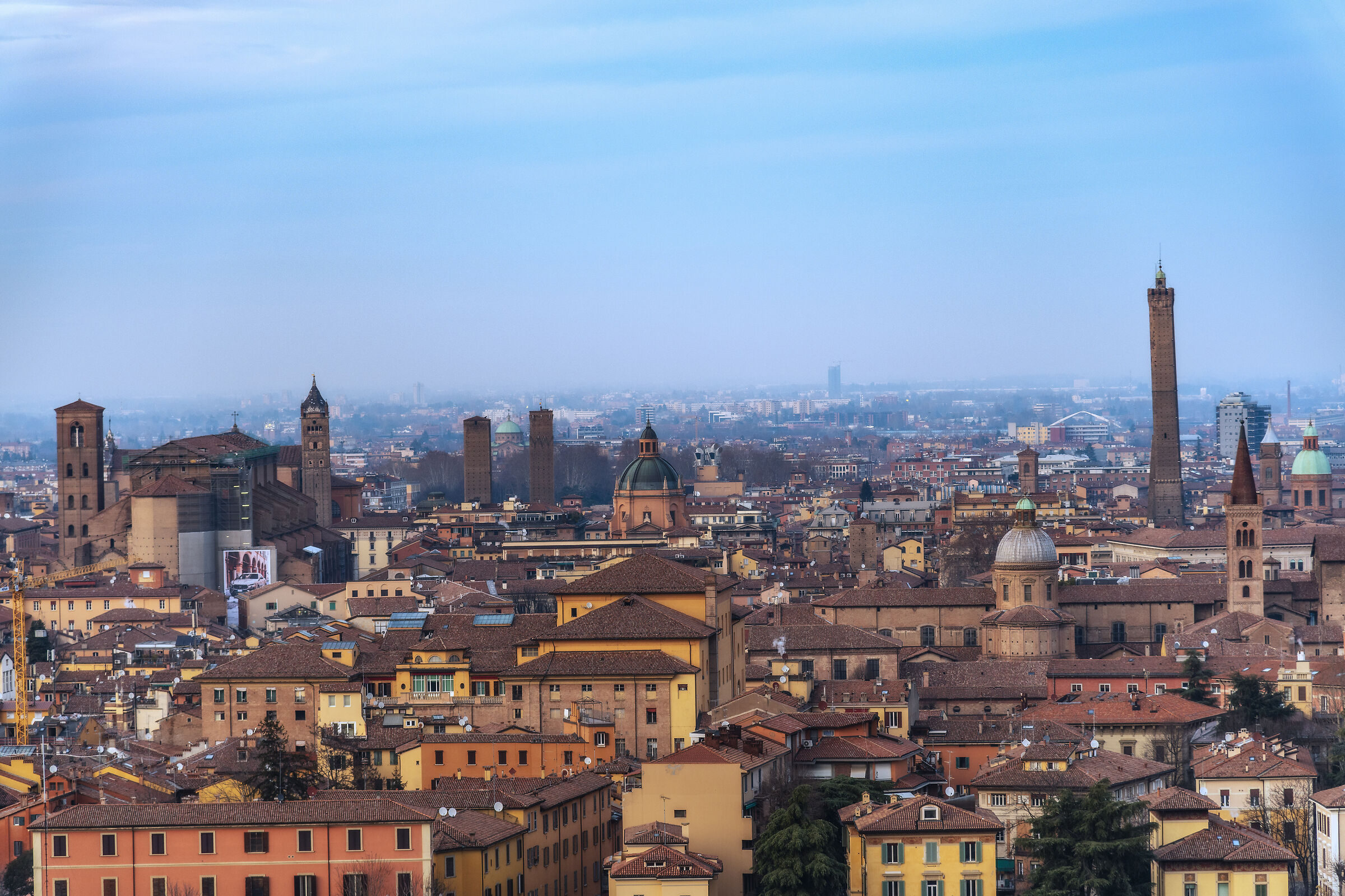 Panoramica di Bologna, ripresa da San Michele in Bosco