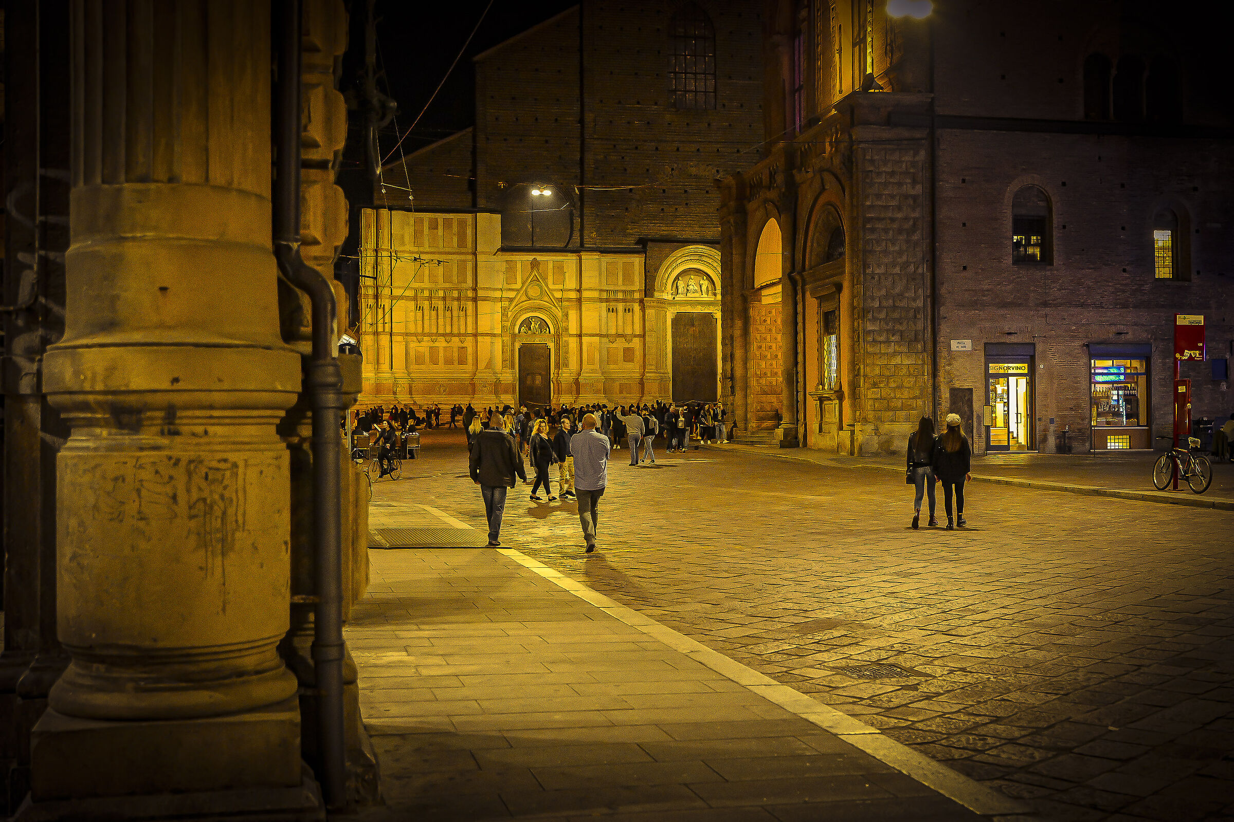 Bologna night life