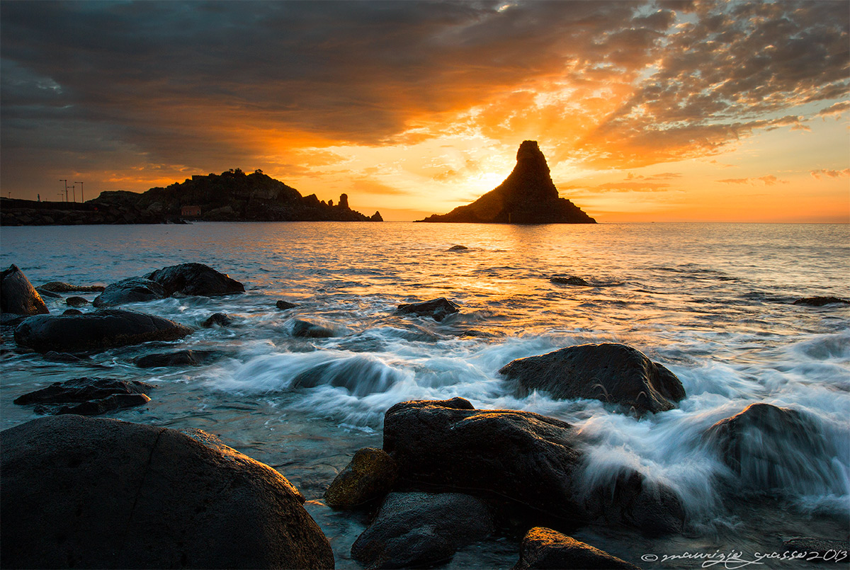 ....l'alba sui faraglioni