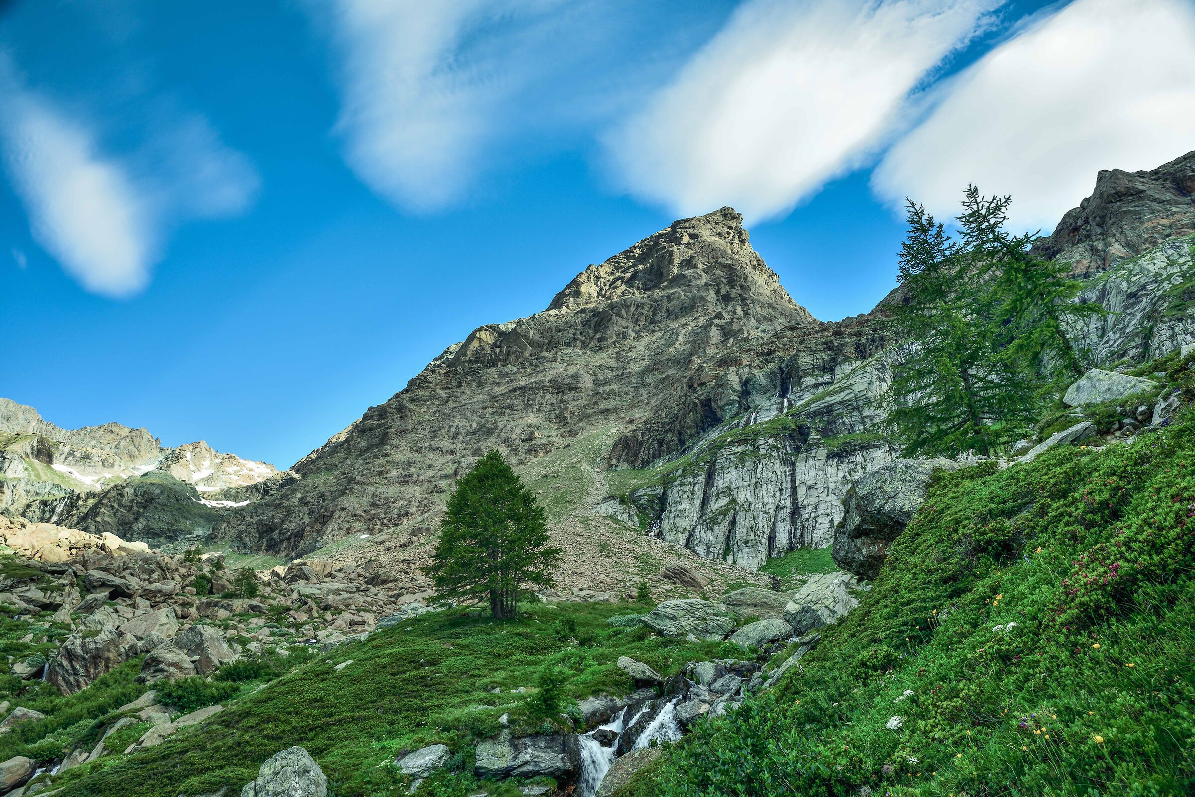 sul sentiero n 45 in alto la Punta della Rossa 2888m