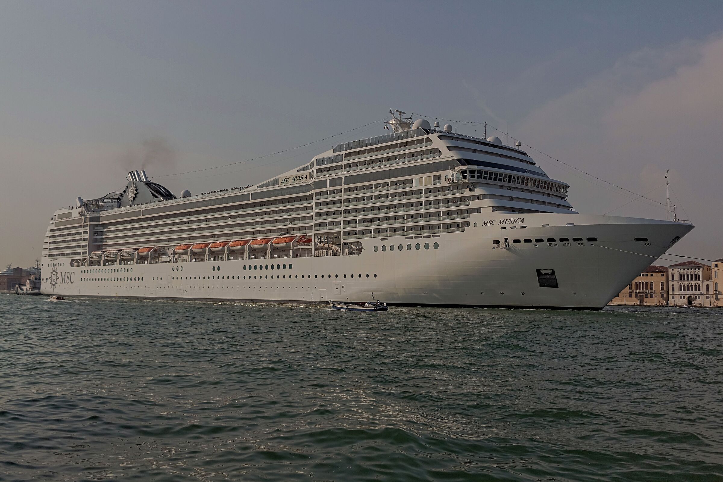 Msc nave crociera canale giudecca Venezia 24/08/2019