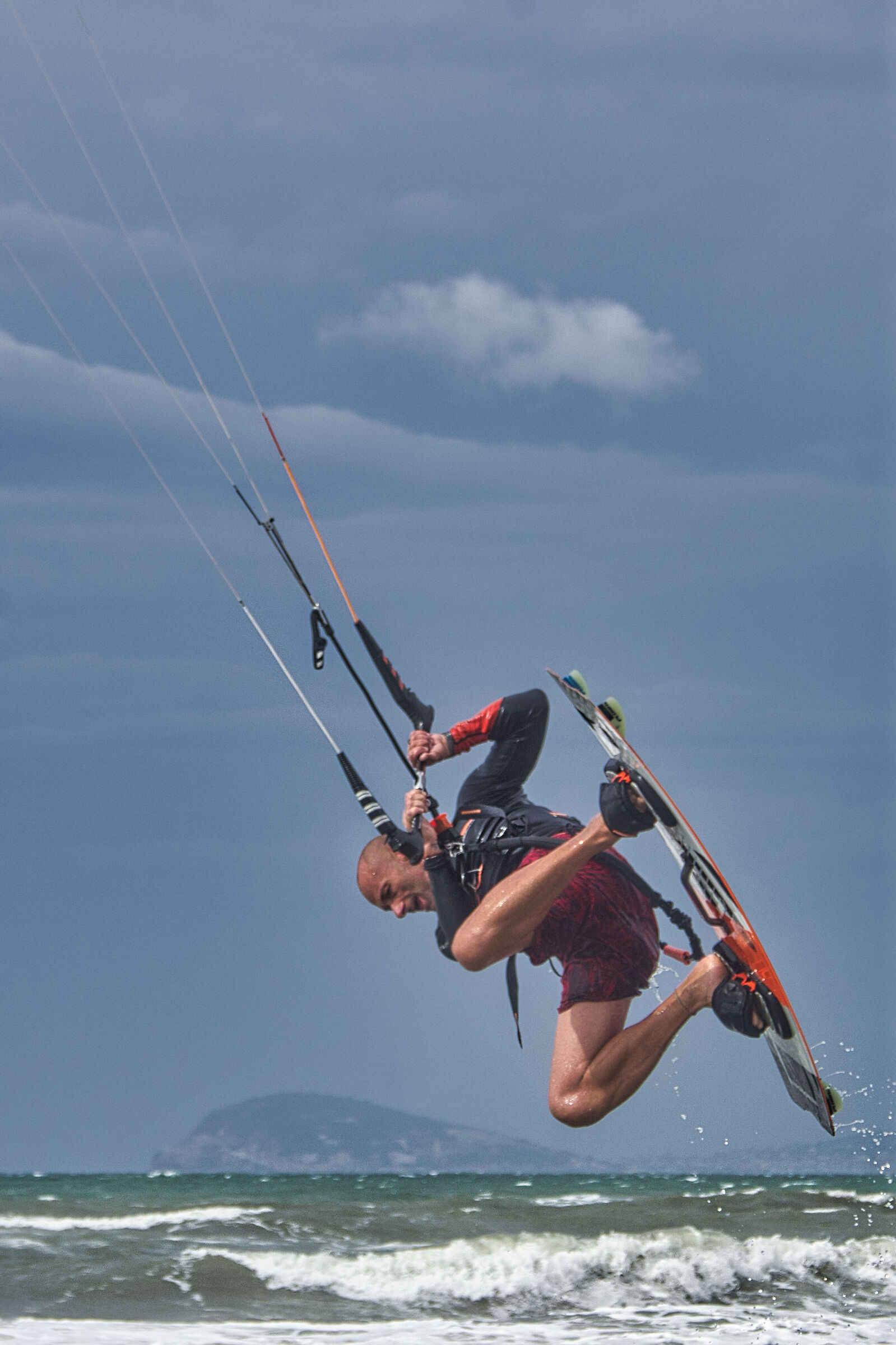 Kitesurfing