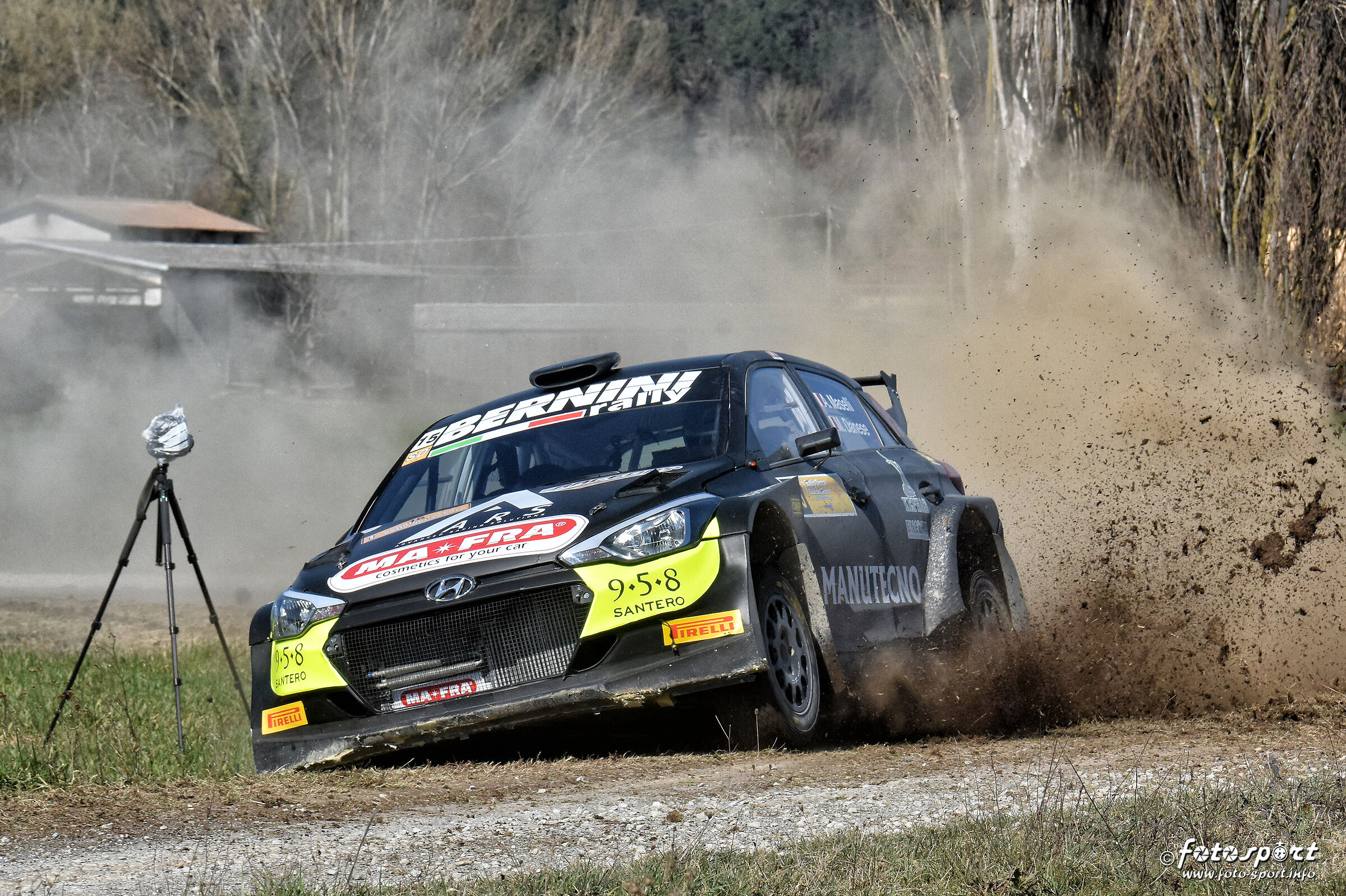 L'auto e il cavalletto