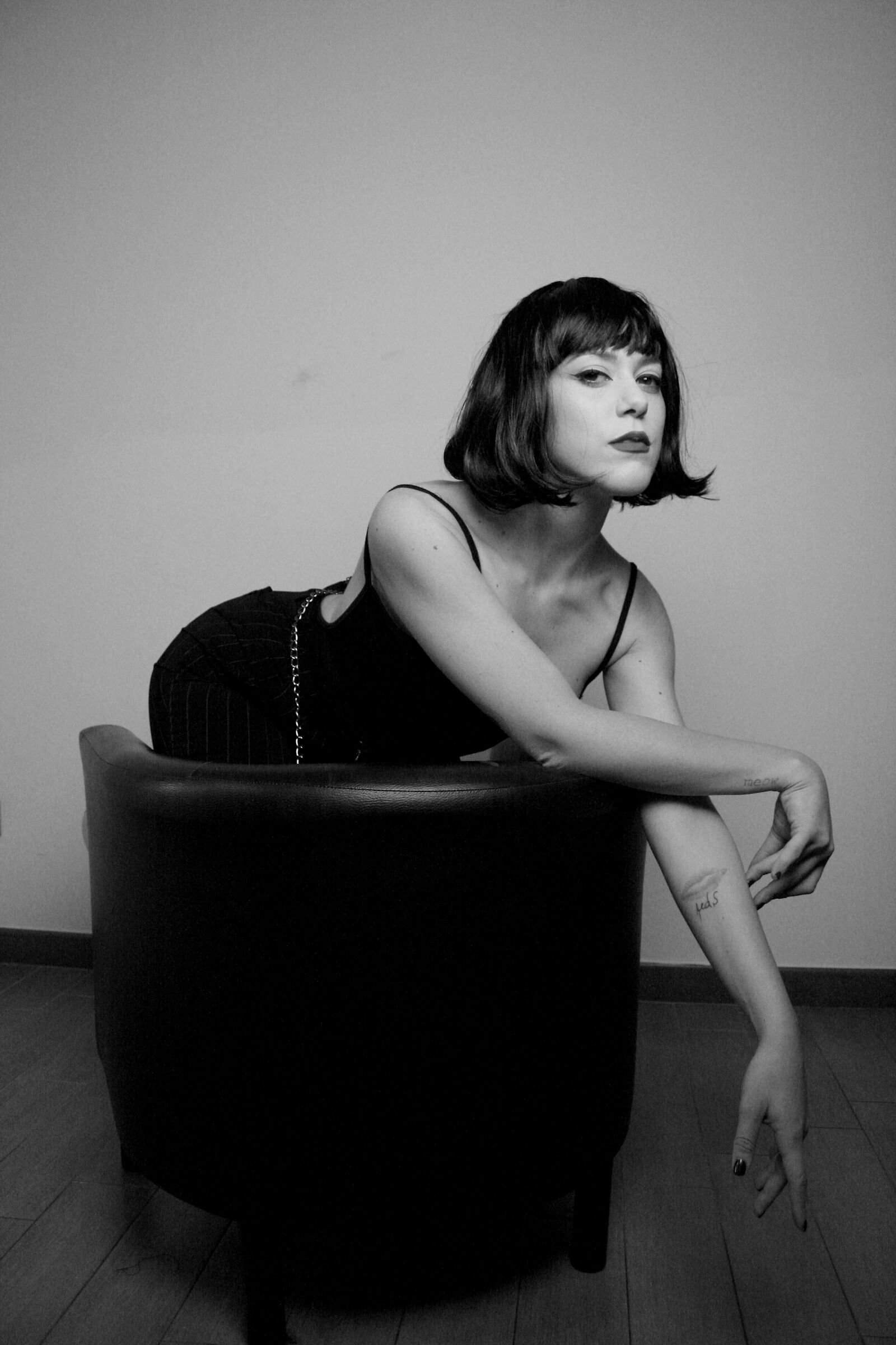 B&W