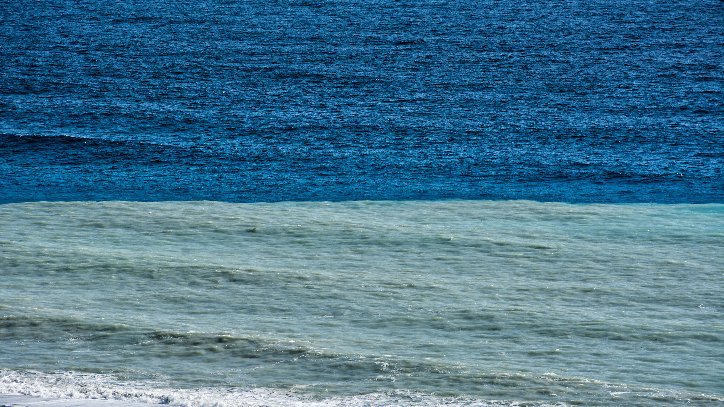 Two-tone sea