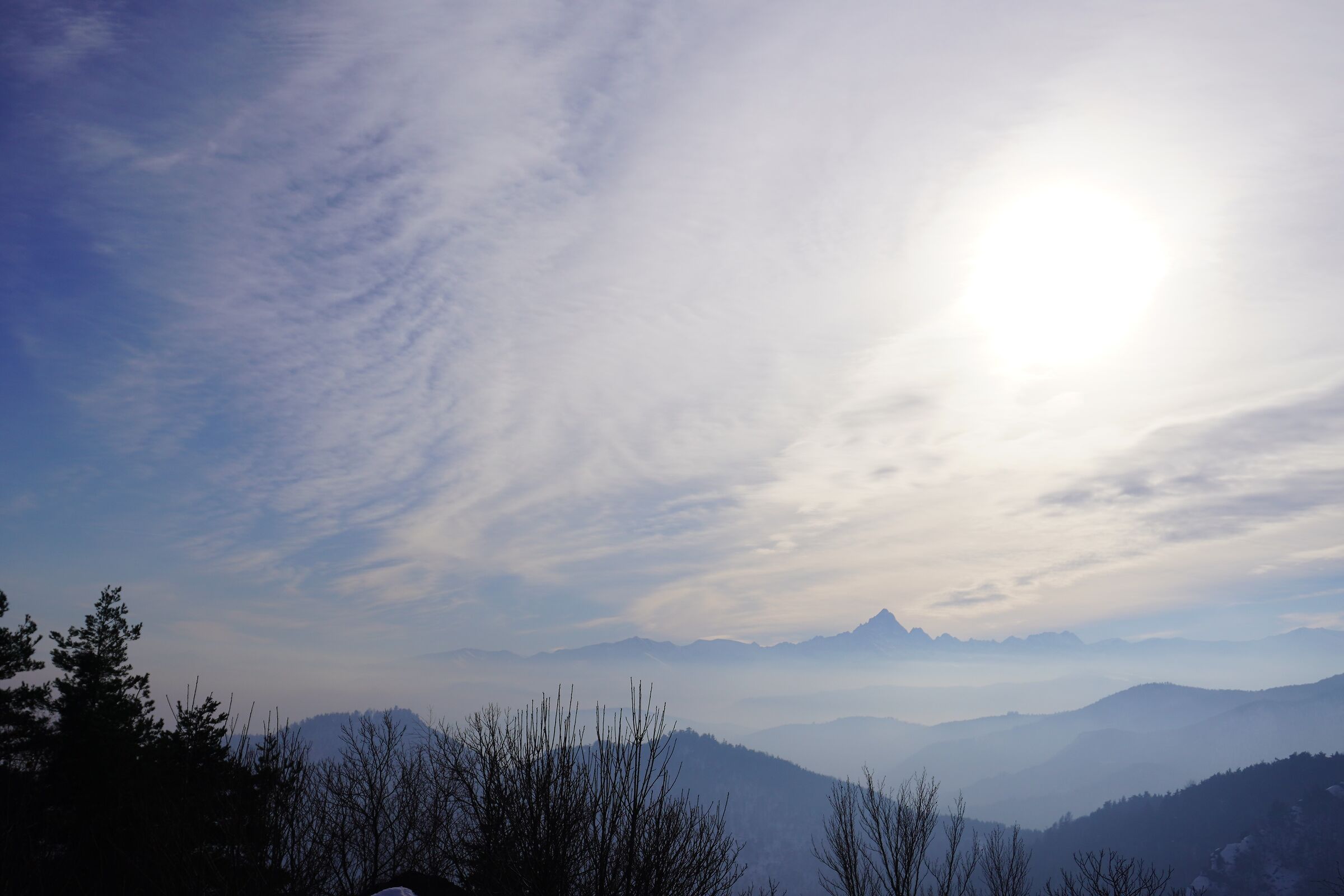 Monviso coperto da foschia da Casa Canada