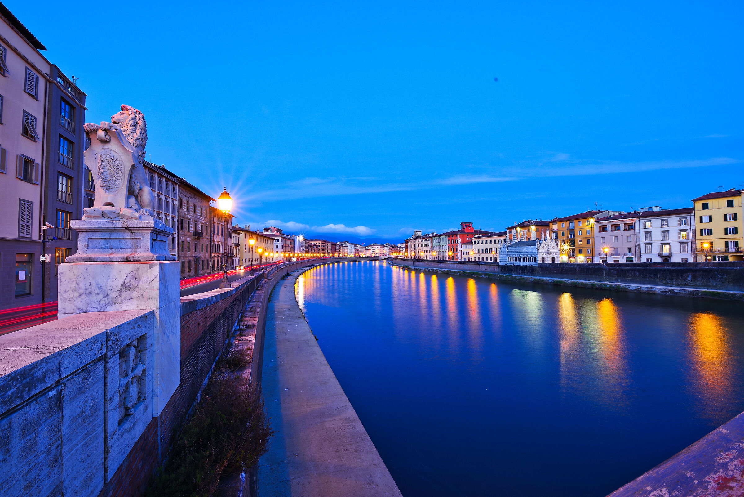 lungarni in the evening