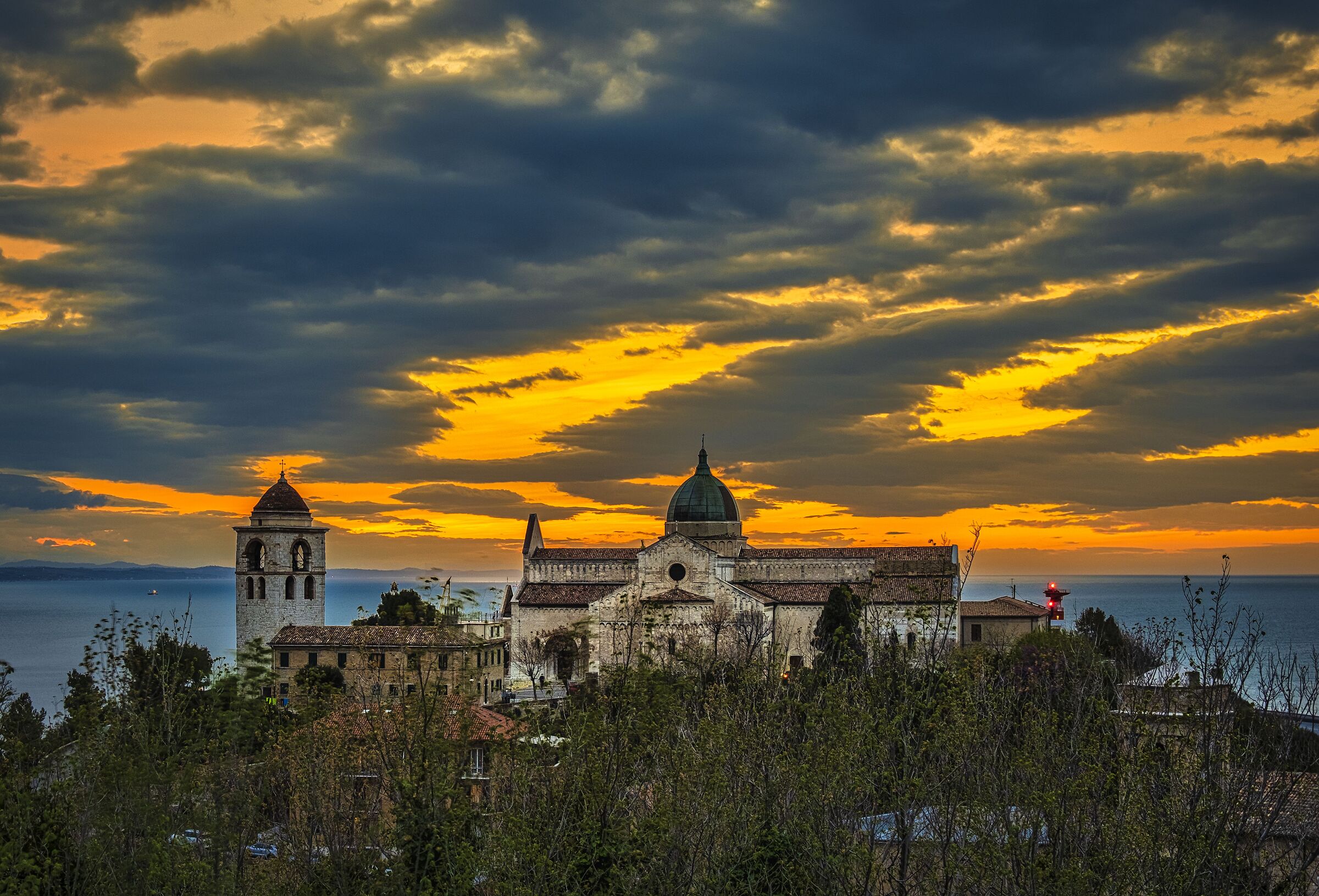Duomo di Ancona al tramonto