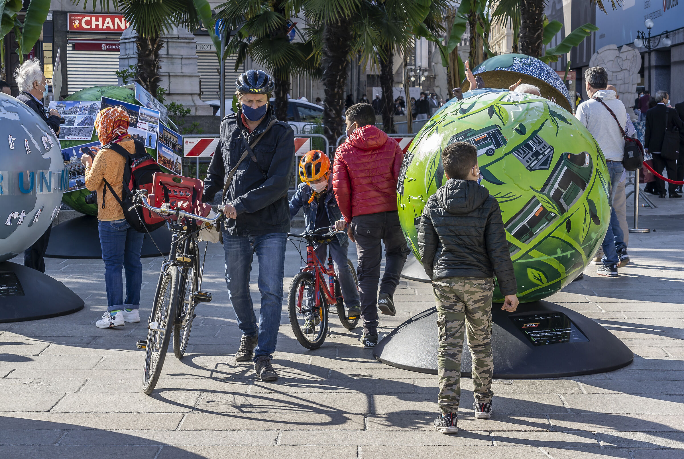 WePlanet - Easter 2021 in Piazza del Duomo. 16:51:28