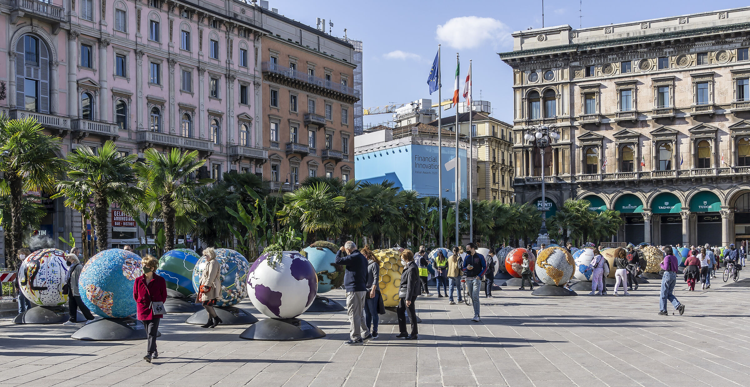 WePlanet - Easter 2021 in Piazza del Duomo. 16:55:32
